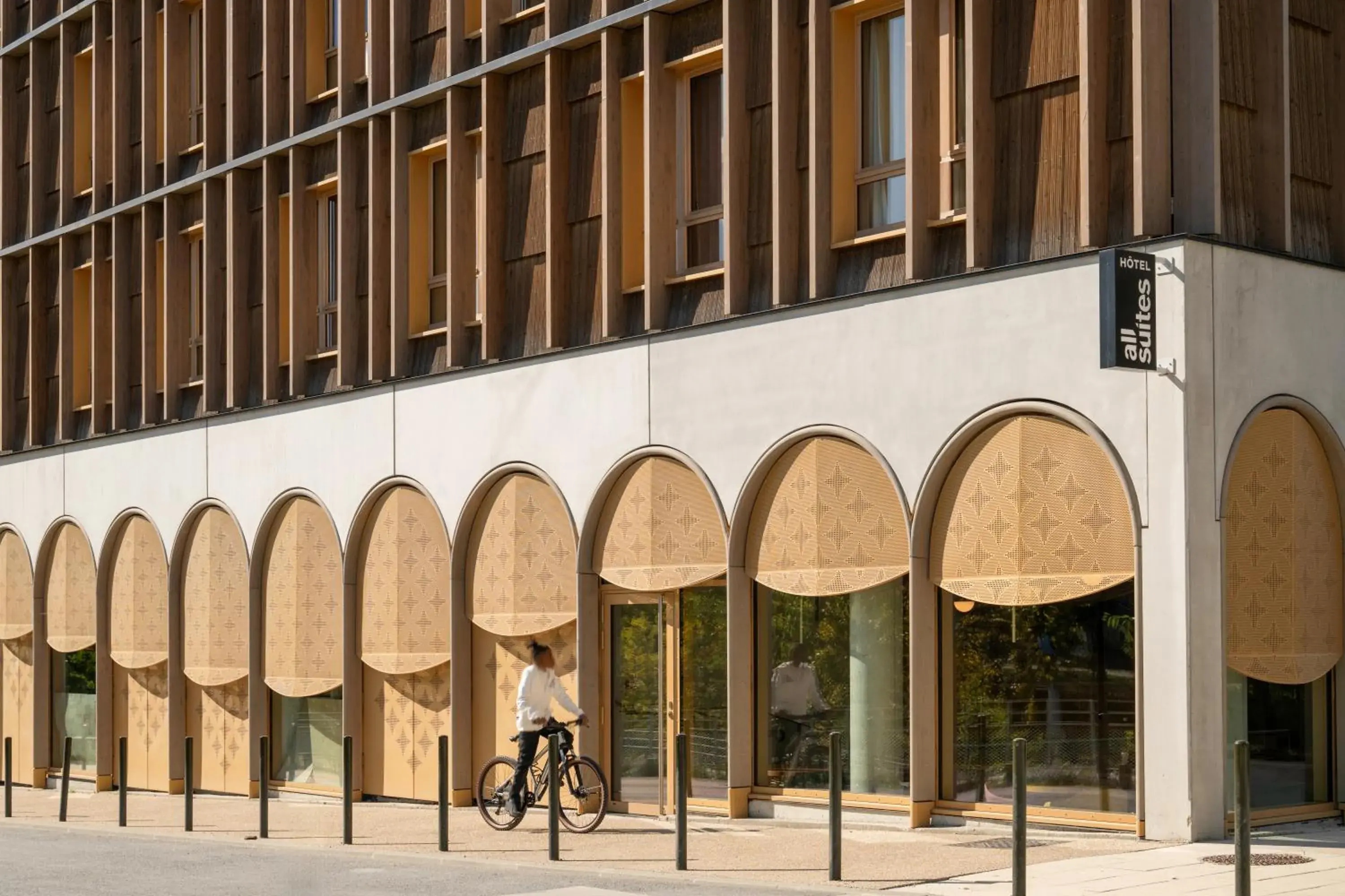 Property building in All Suites Hôtel - Paris Pleyel - L'Île Saint Denis Property building in All Suites Hôtel - Paris Pleyel - L'Île Saint Denis