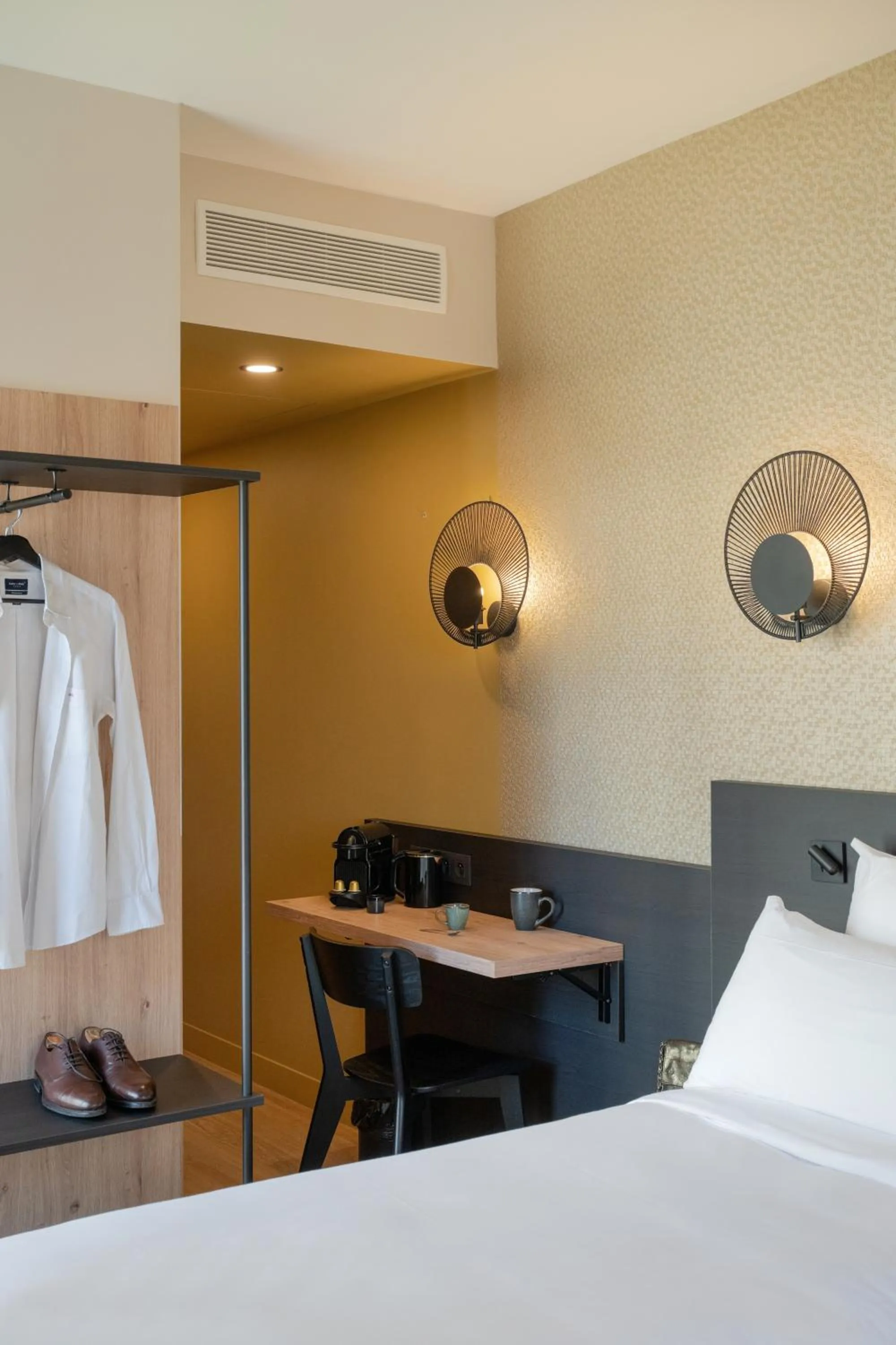 Photo of the whole room, Bed in All Suites Hôtel - Paris Pleyel - L'Île Saint Denis