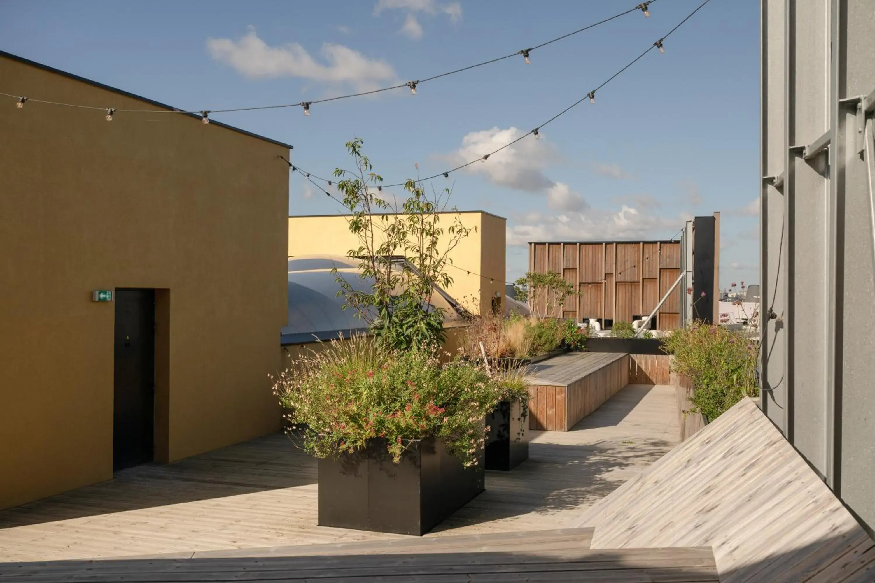 Property building in All Suites Hôtel - Paris Pleyel - L'Île Saint Denis Property building in All Suites Hôtel - Paris Pleyel - L'Île Saint Denis