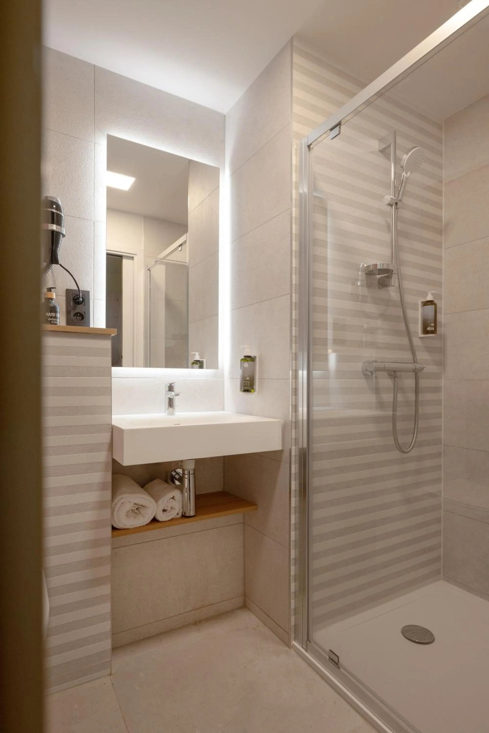 Shower in All Suites Hôtel - Paris Pleyel - L'Île Saint Denis