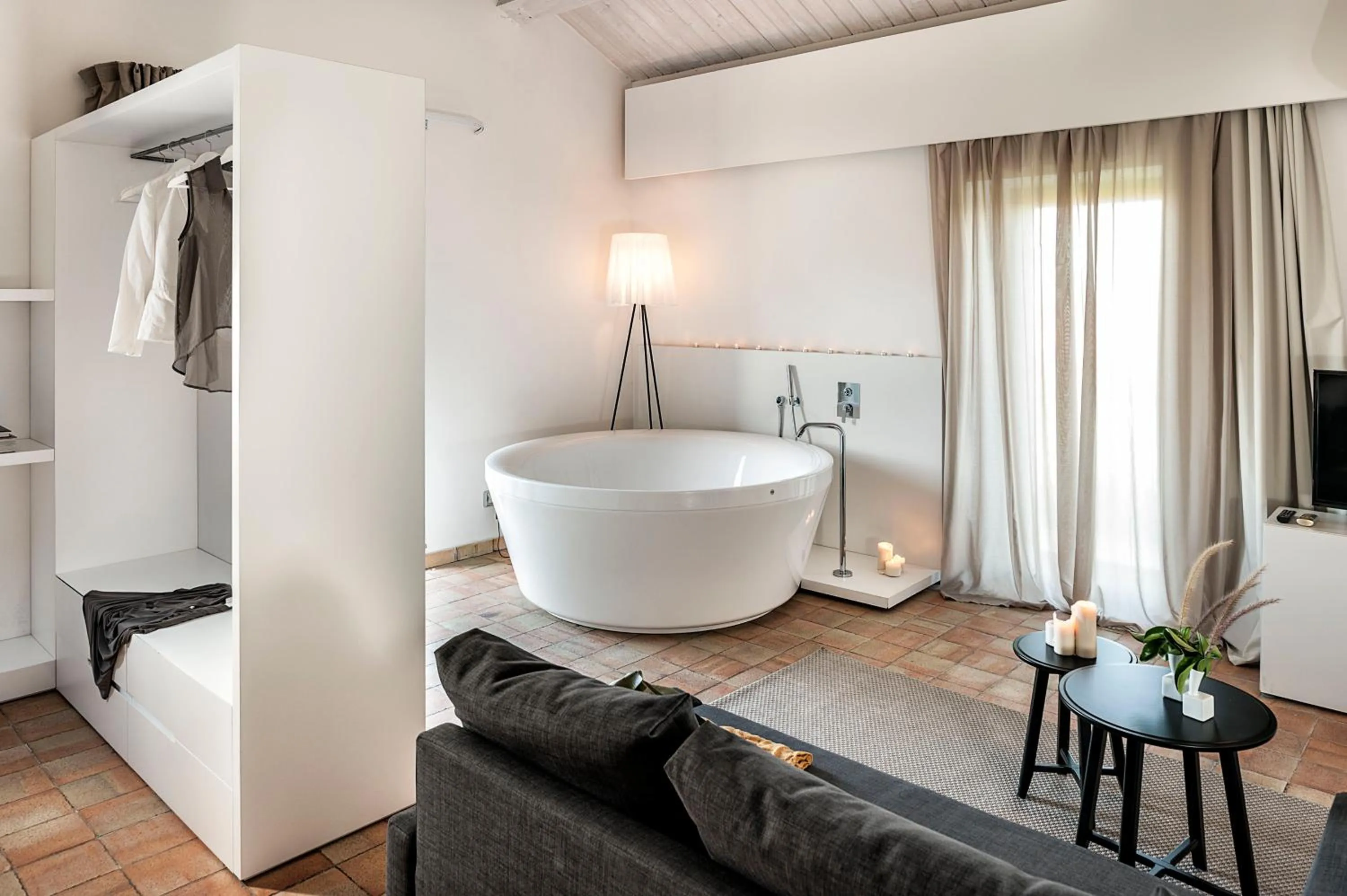 Living room, Bed in Ramo d'Aria Etna Boutique Hotel