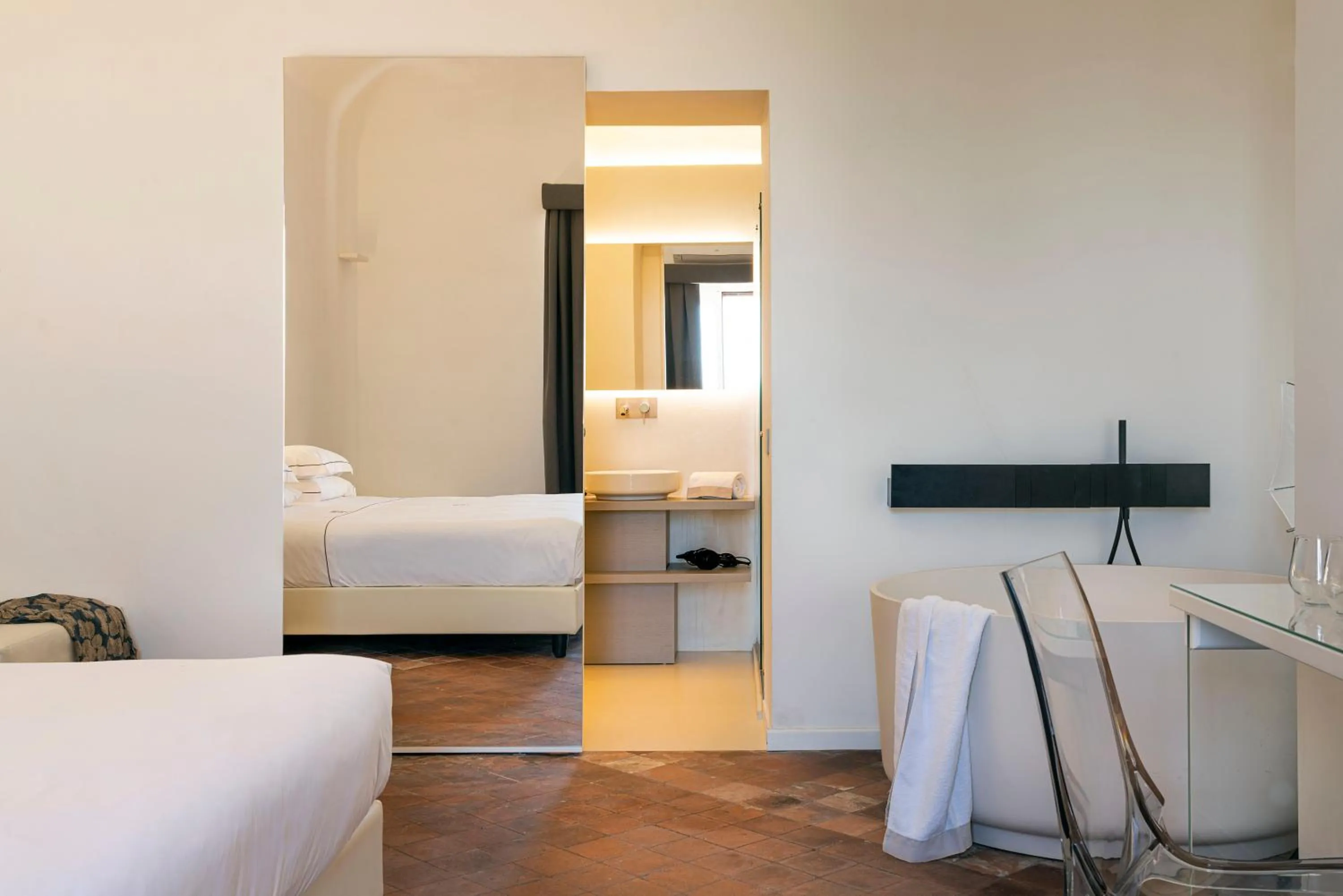 Communal lounge/ TV room, Bed in Ramo d'Aria Etna Boutique Hotel