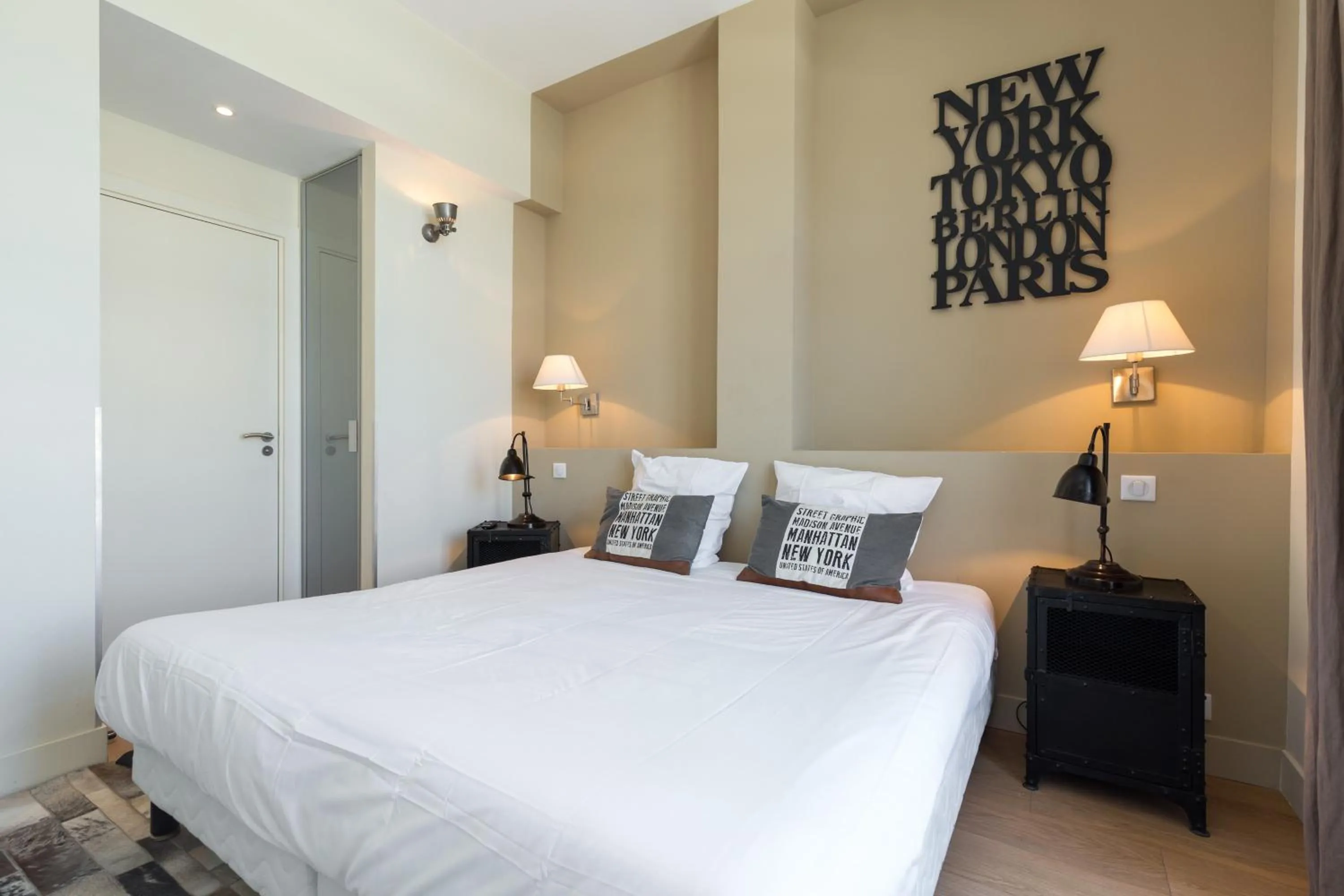 Bedroom, Bed in Florella Jean Jaures Apartment