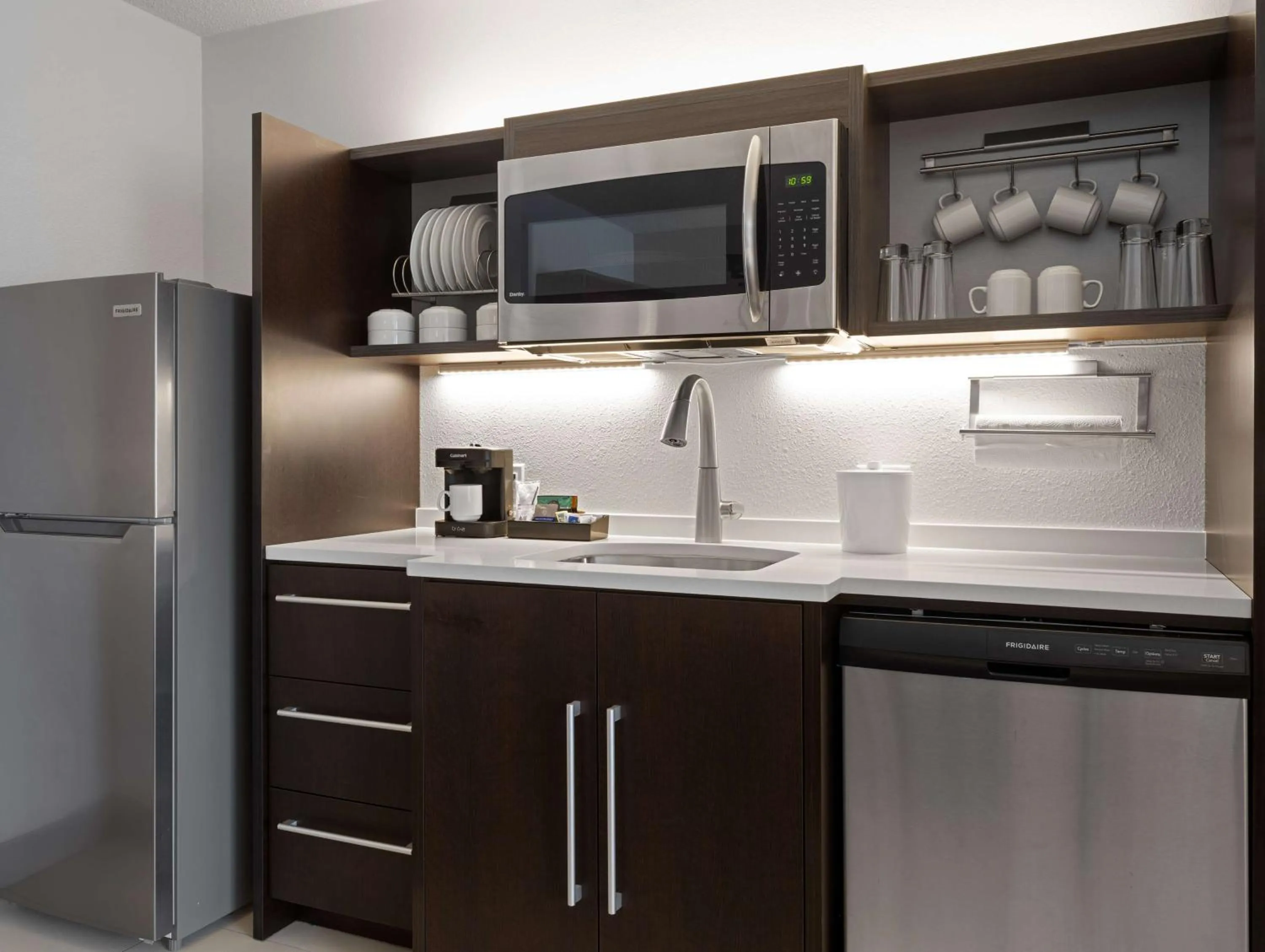 Kitchen or kitchenette in Home2 Suites by Hilton Indianapolis - Keystone Crossing