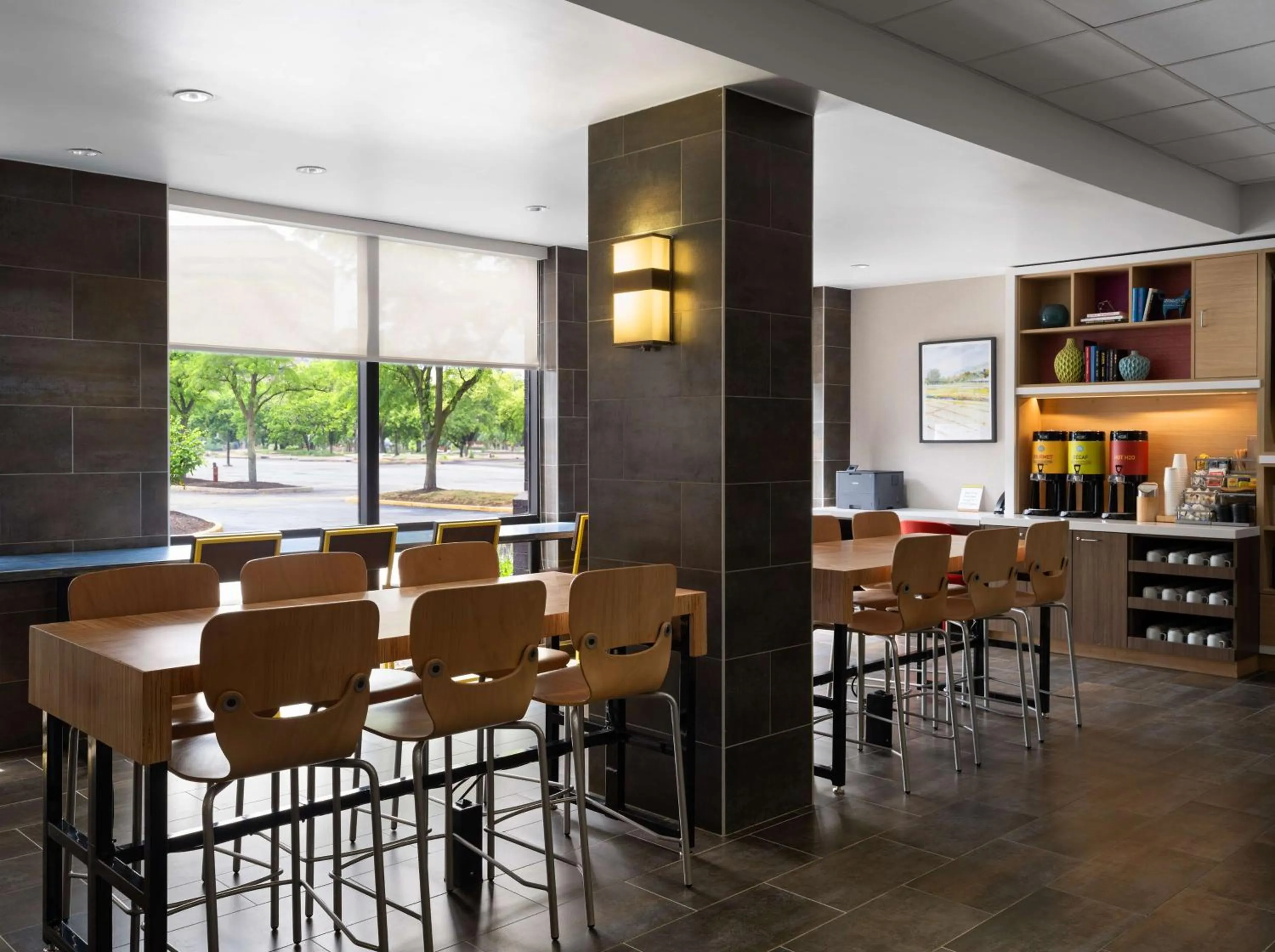 Breakfast in Home2 Suites by Hilton Indianapolis - Keystone Crossing