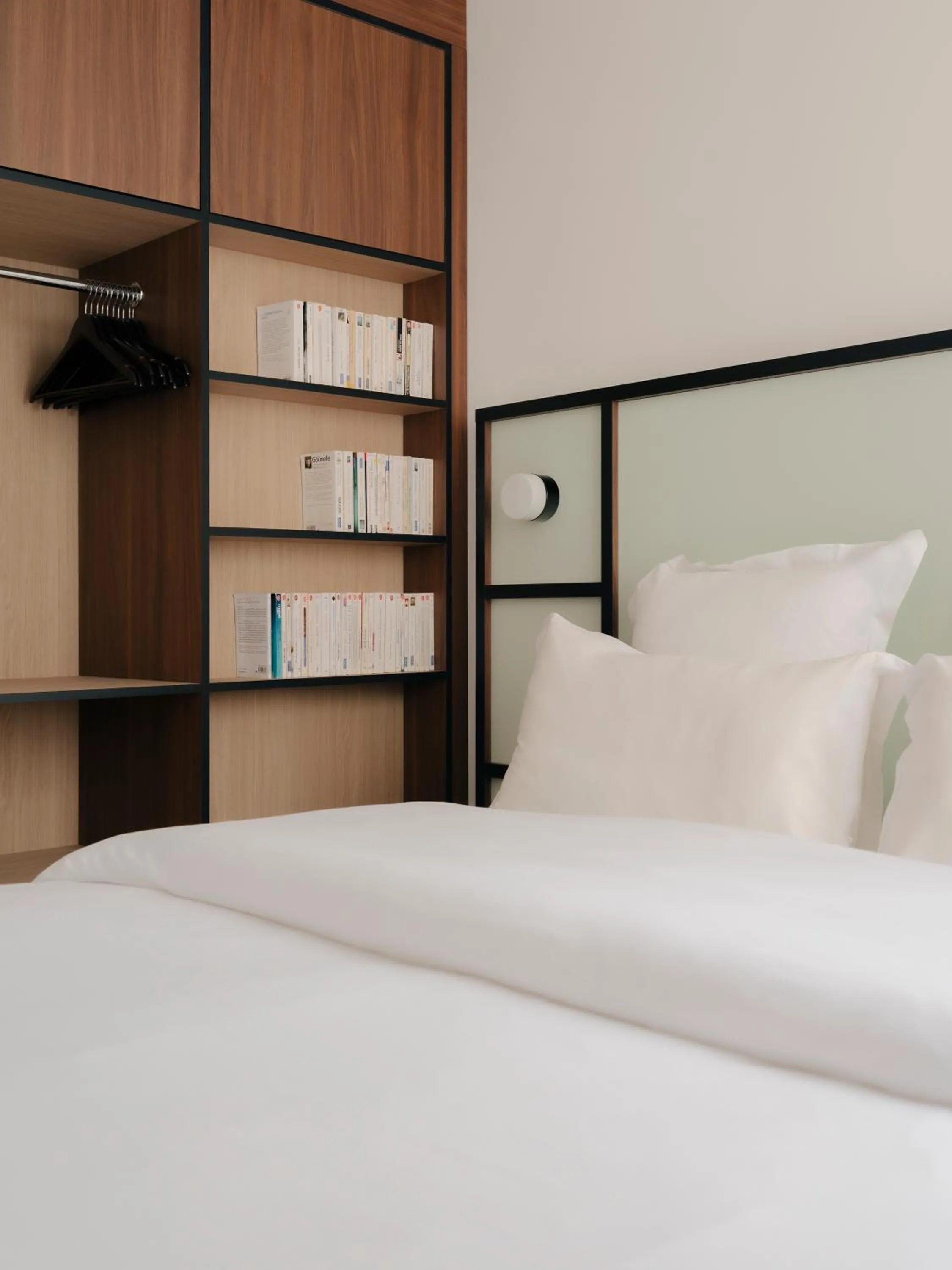 Bedroom, Bed in Edgar Suites Hameau - Porte de Versailles