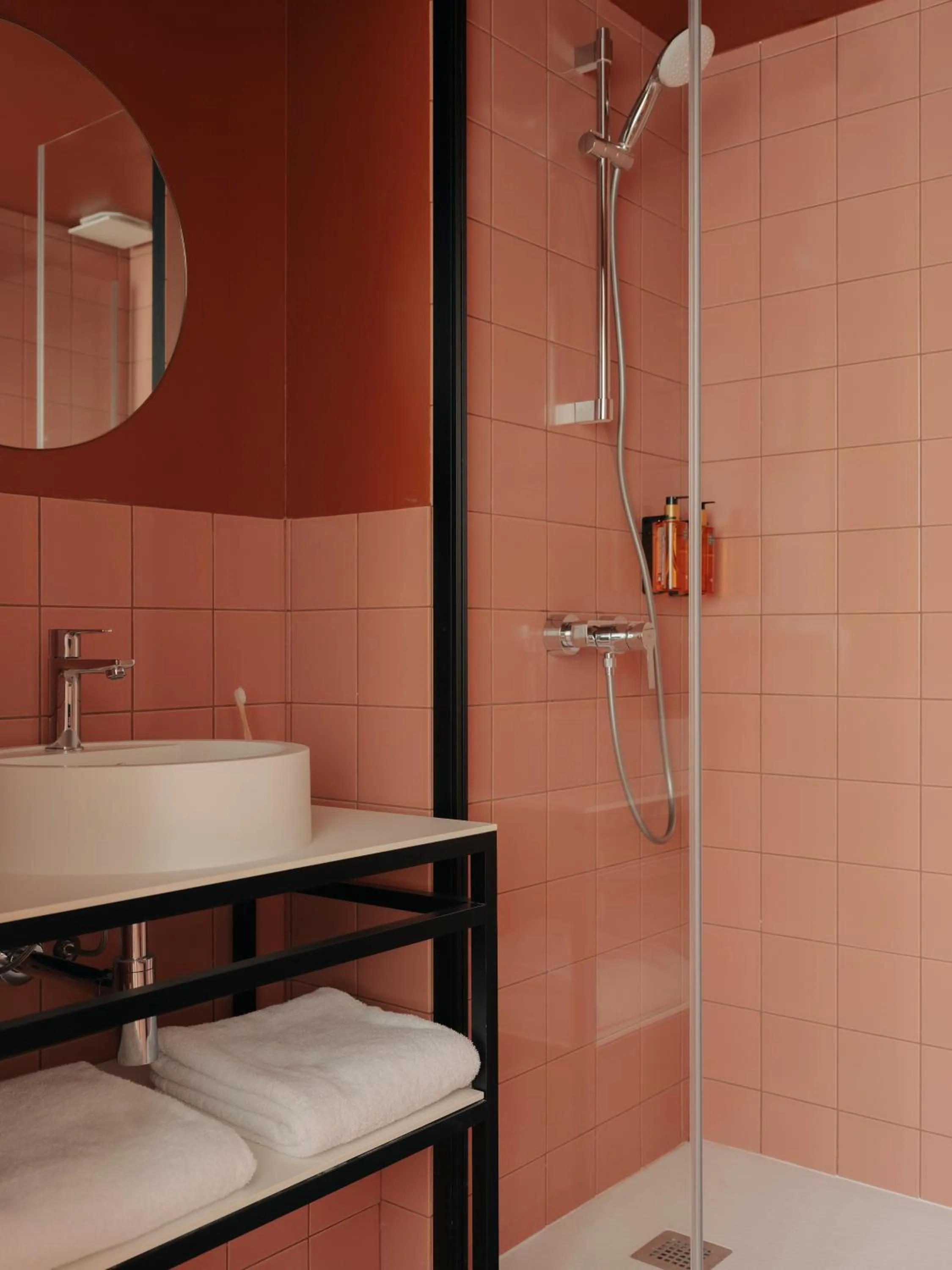 Bathroom in Edgar Suites Hameau - Porte de Versailles