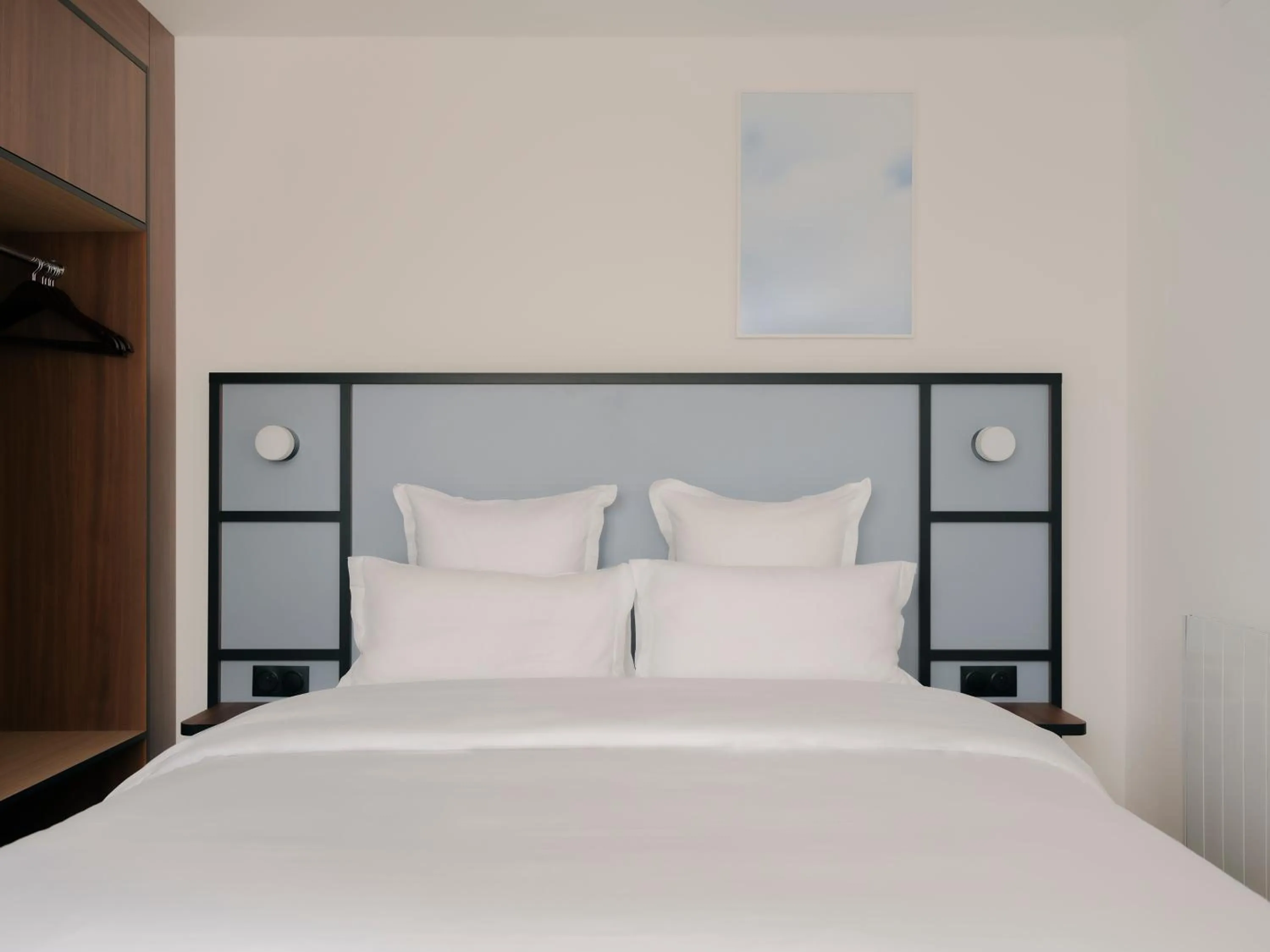 Bedroom, Bed in Edgar Suites Hameau - Porte de Versailles
