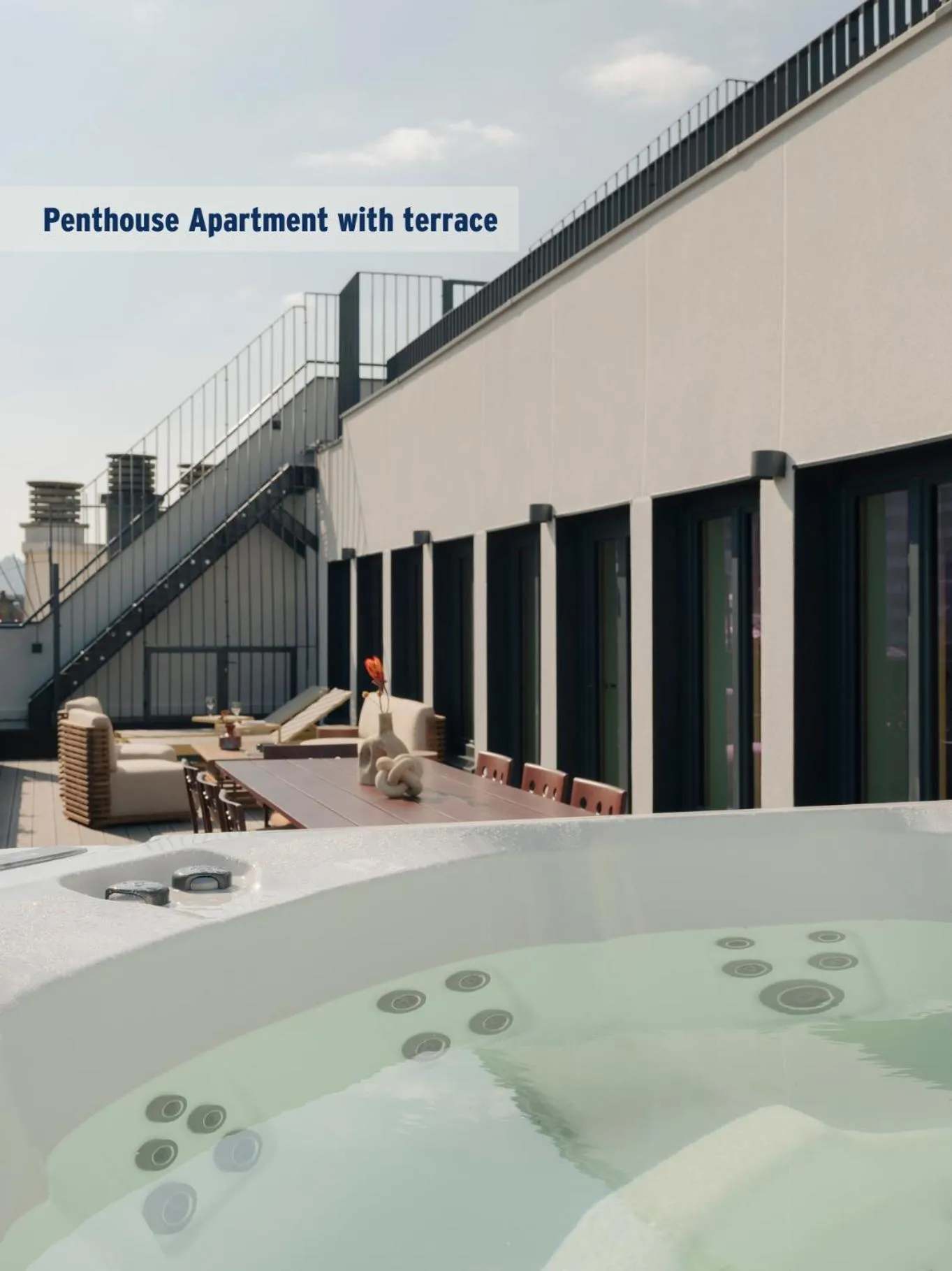Hot Tub in Edgar Suites Hameau - Porte de Versailles