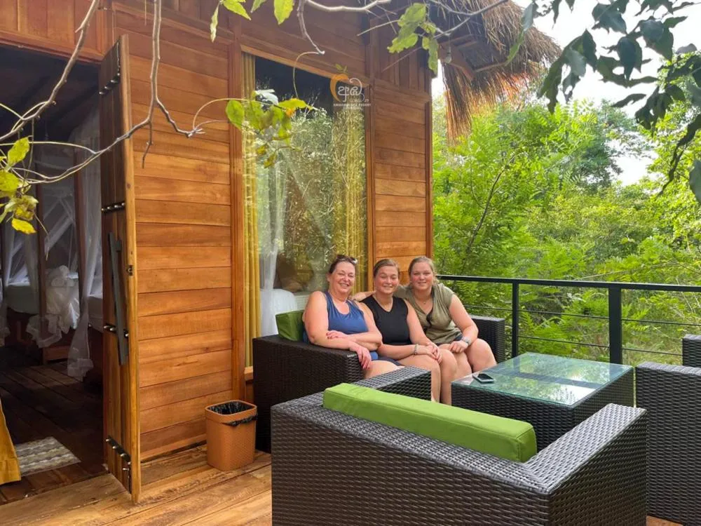 Habarana Tree House Ambasewana Resort