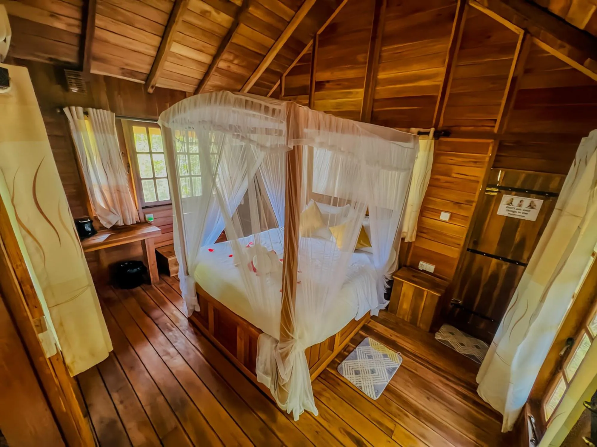 Bed in Habarana Tree House Ambasewana Resort