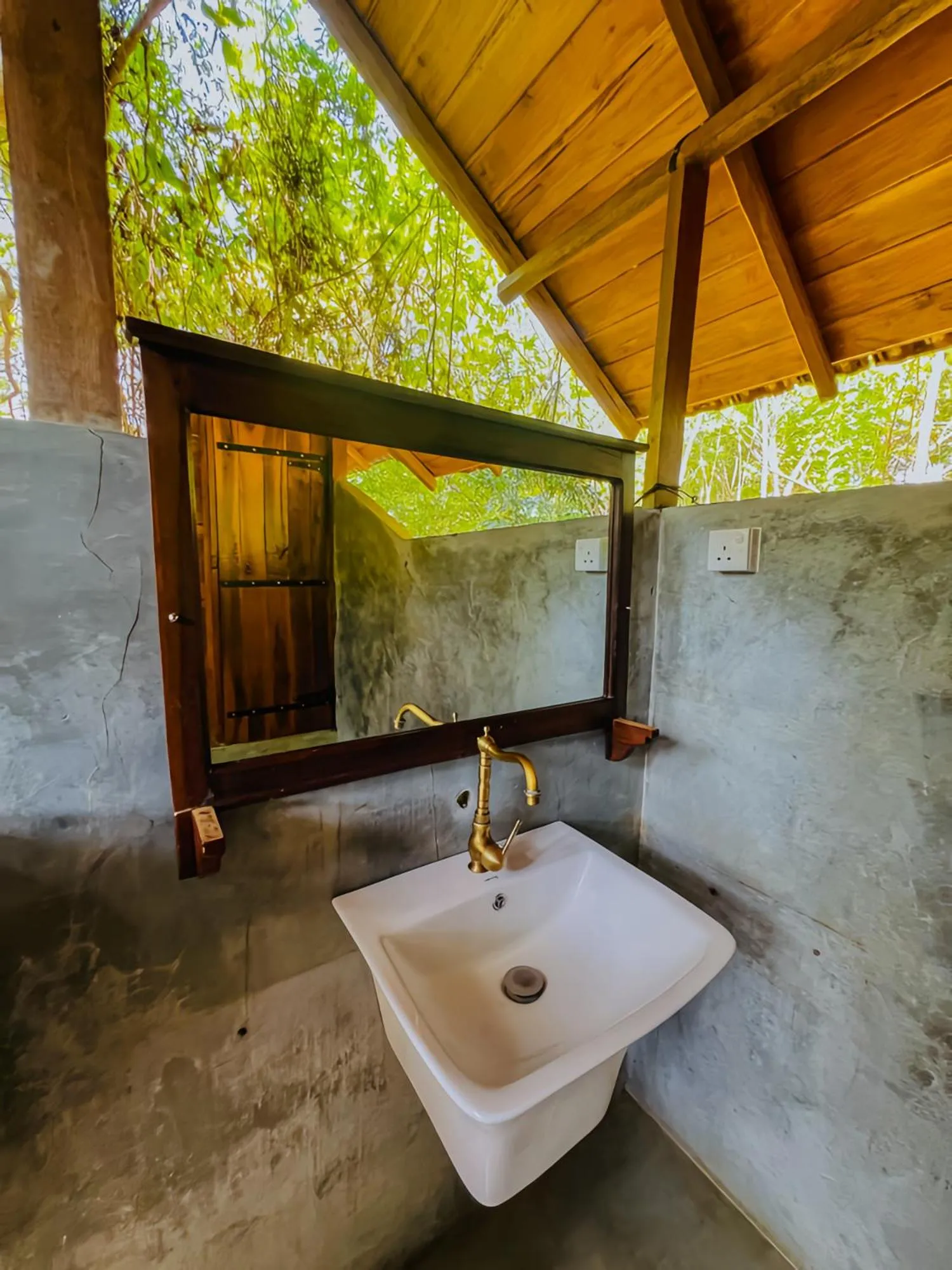 Habarana Tree House Ambasewana Resort