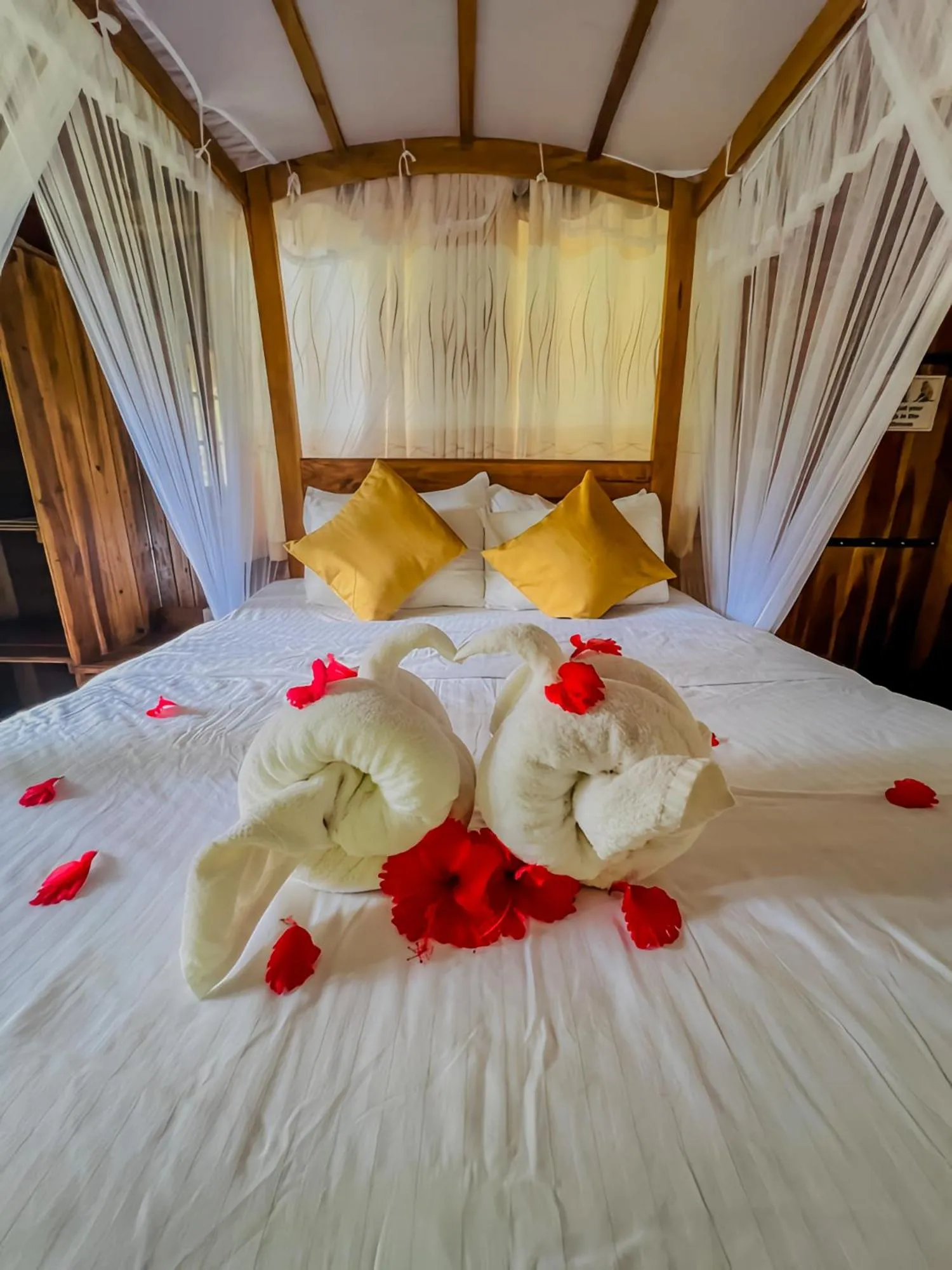 Bed in Habarana Tree House Ambasewana Resort