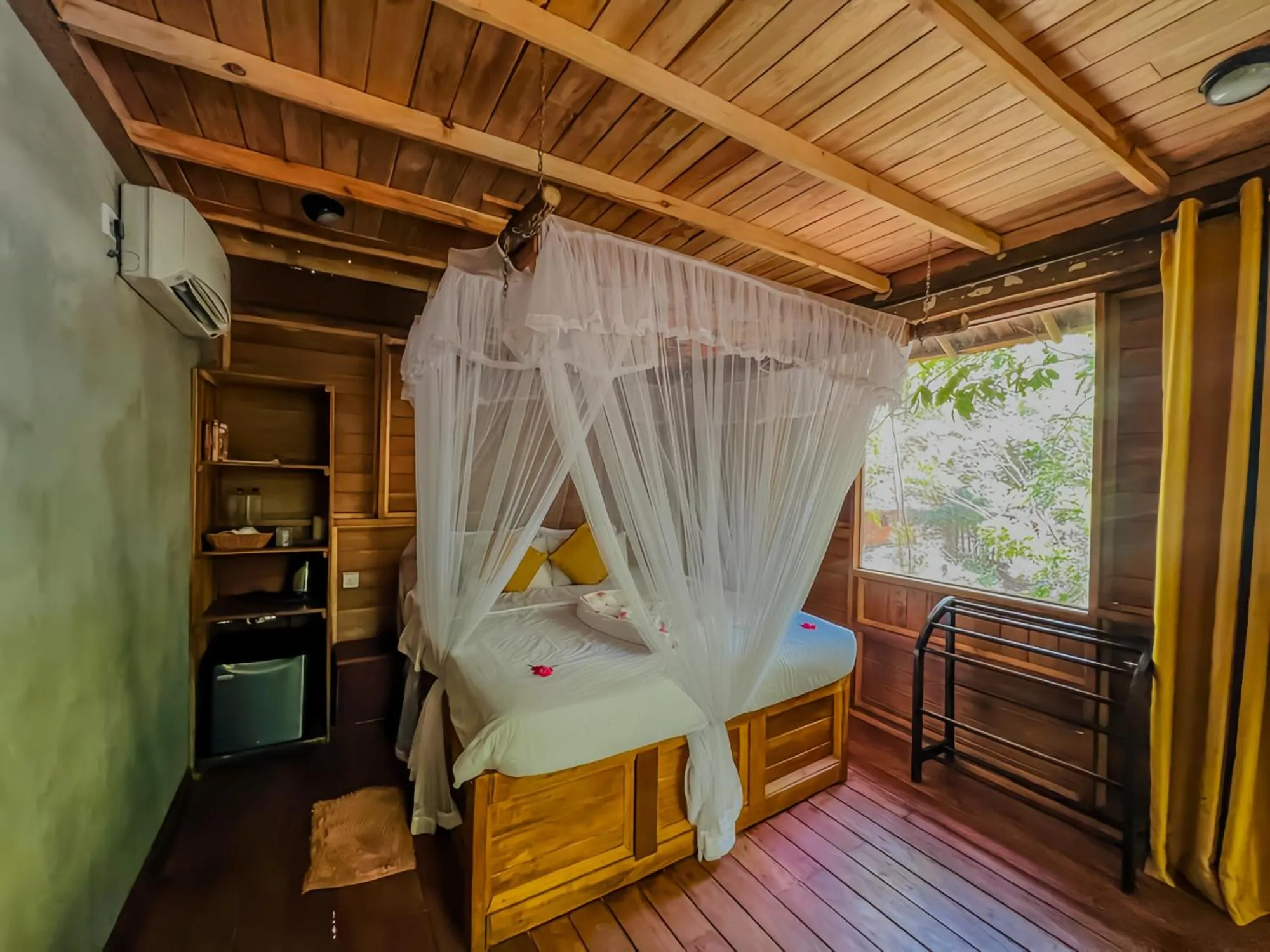 Bed in Habarana Tree House Ambasewana Resort