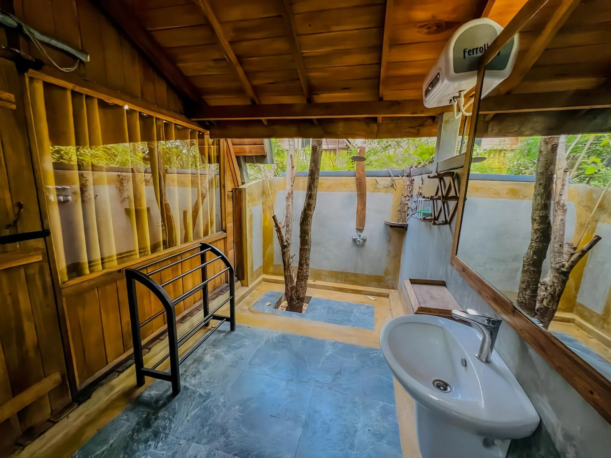 Habarana Tree House Ambasewana Resort