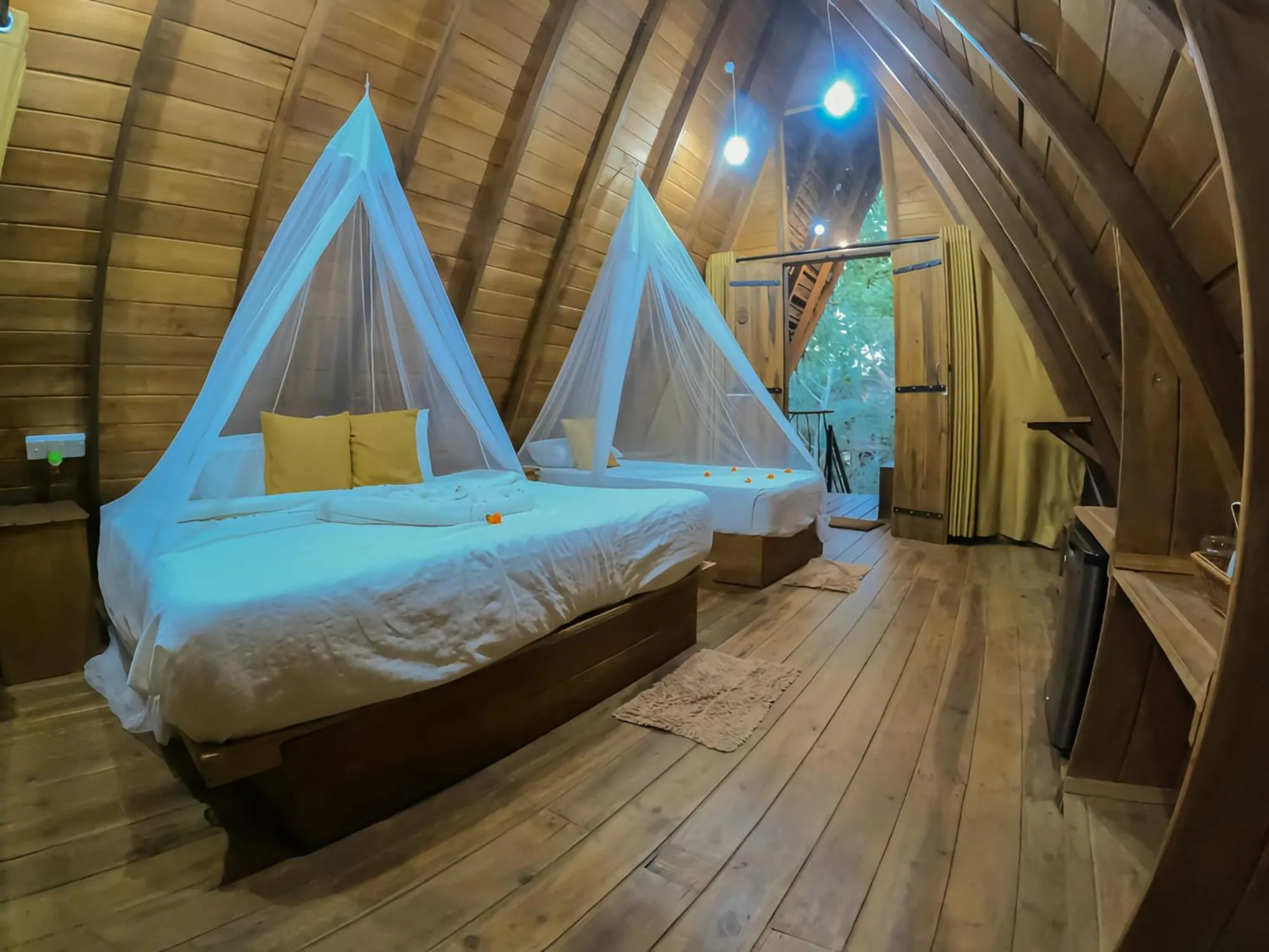 Bed in Habarana Tree House Ambasewana Resort