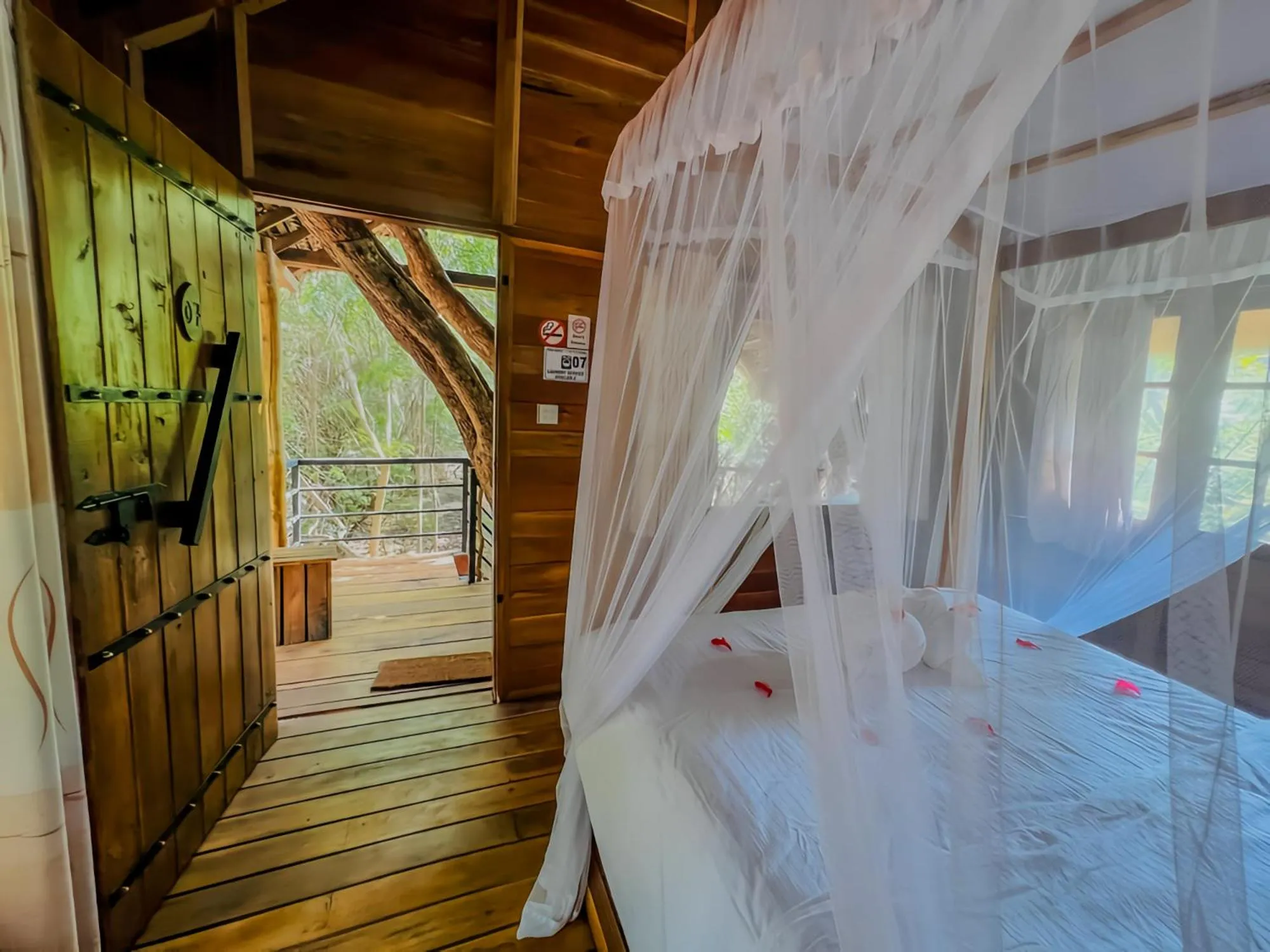 Bed in Habarana Tree House Ambasewana Resort
