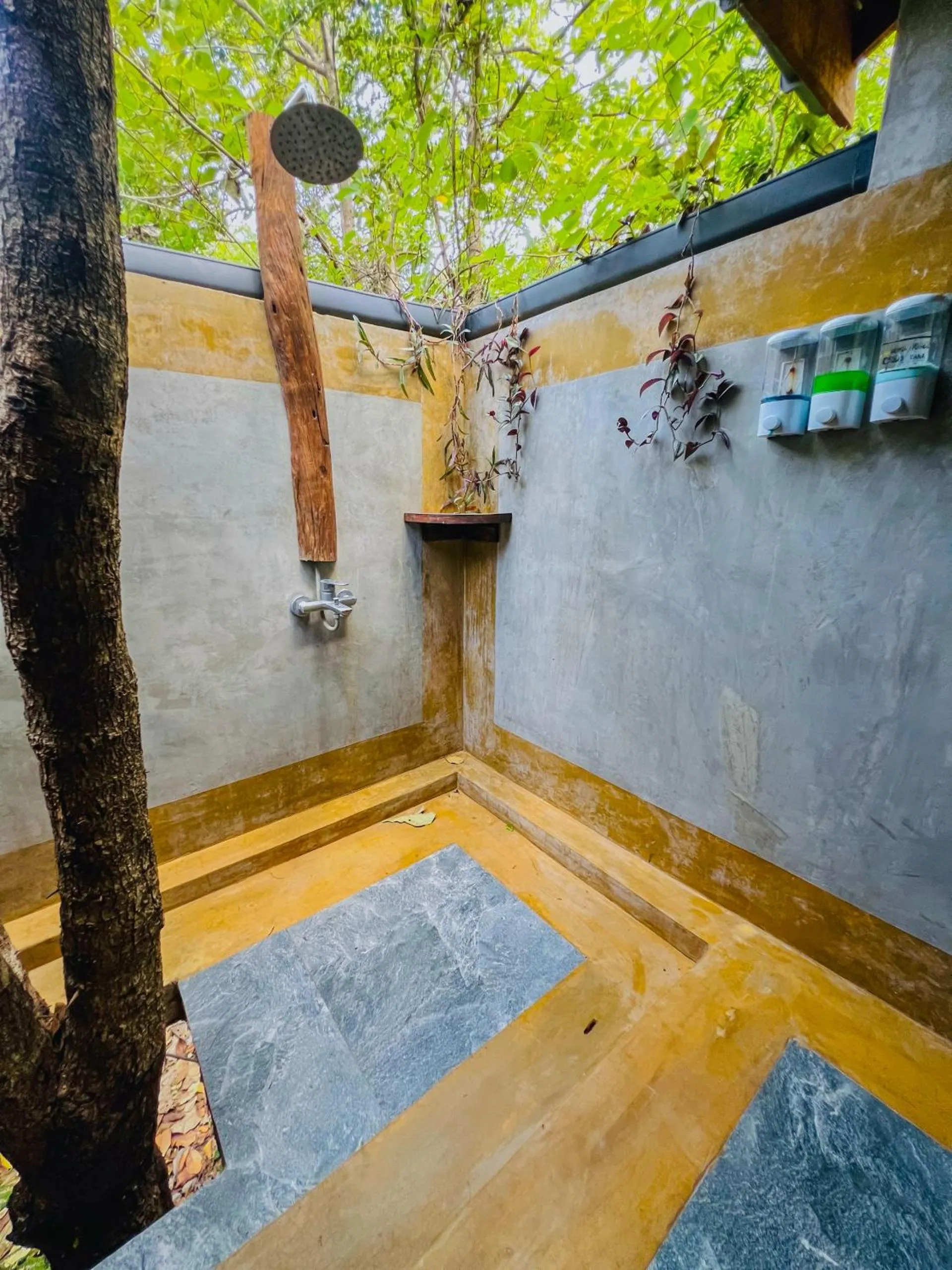 Shower in Habarana Tree House Ambasewana Resort