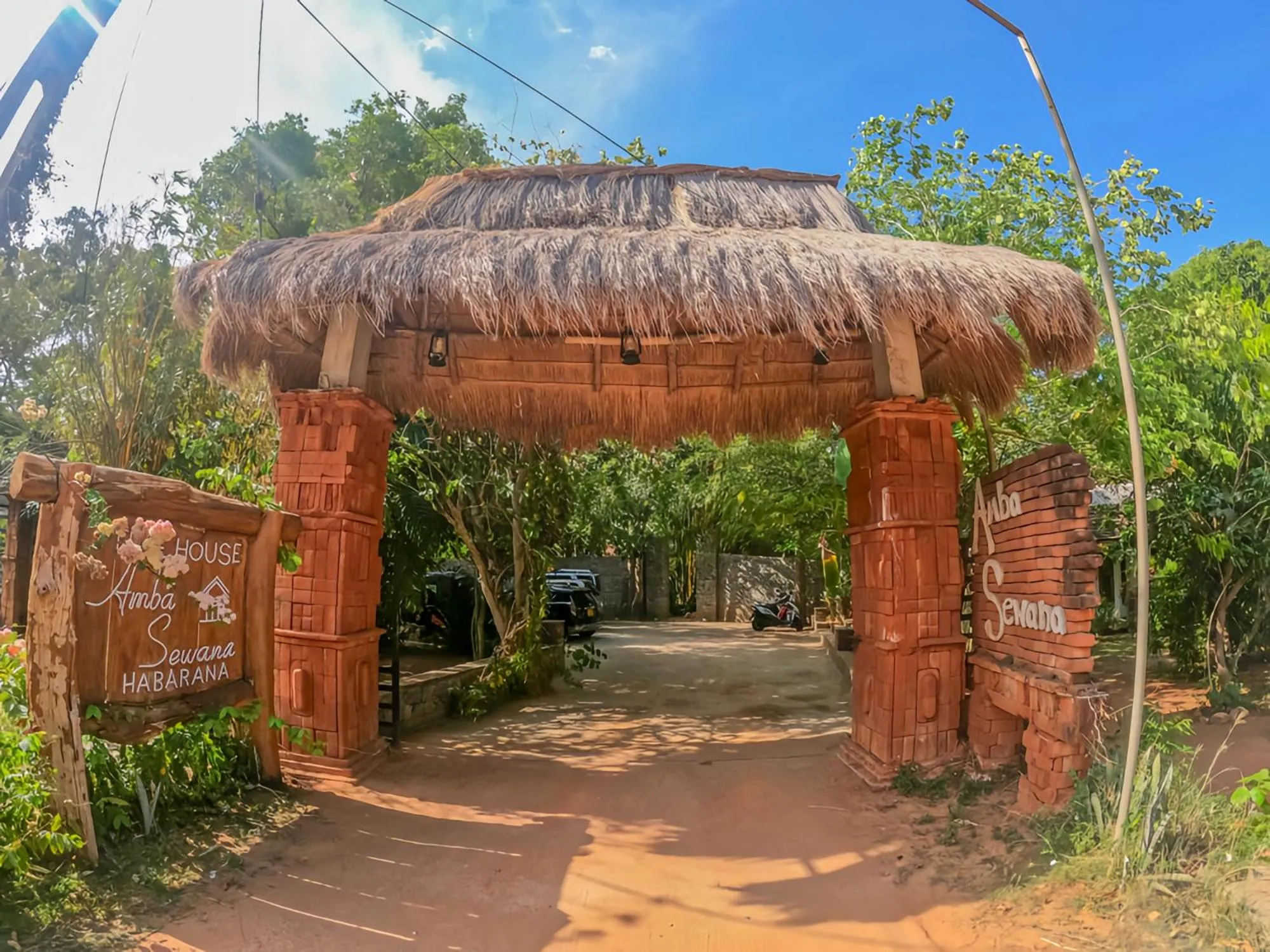 Habarana Tree House Ambasewana Resort