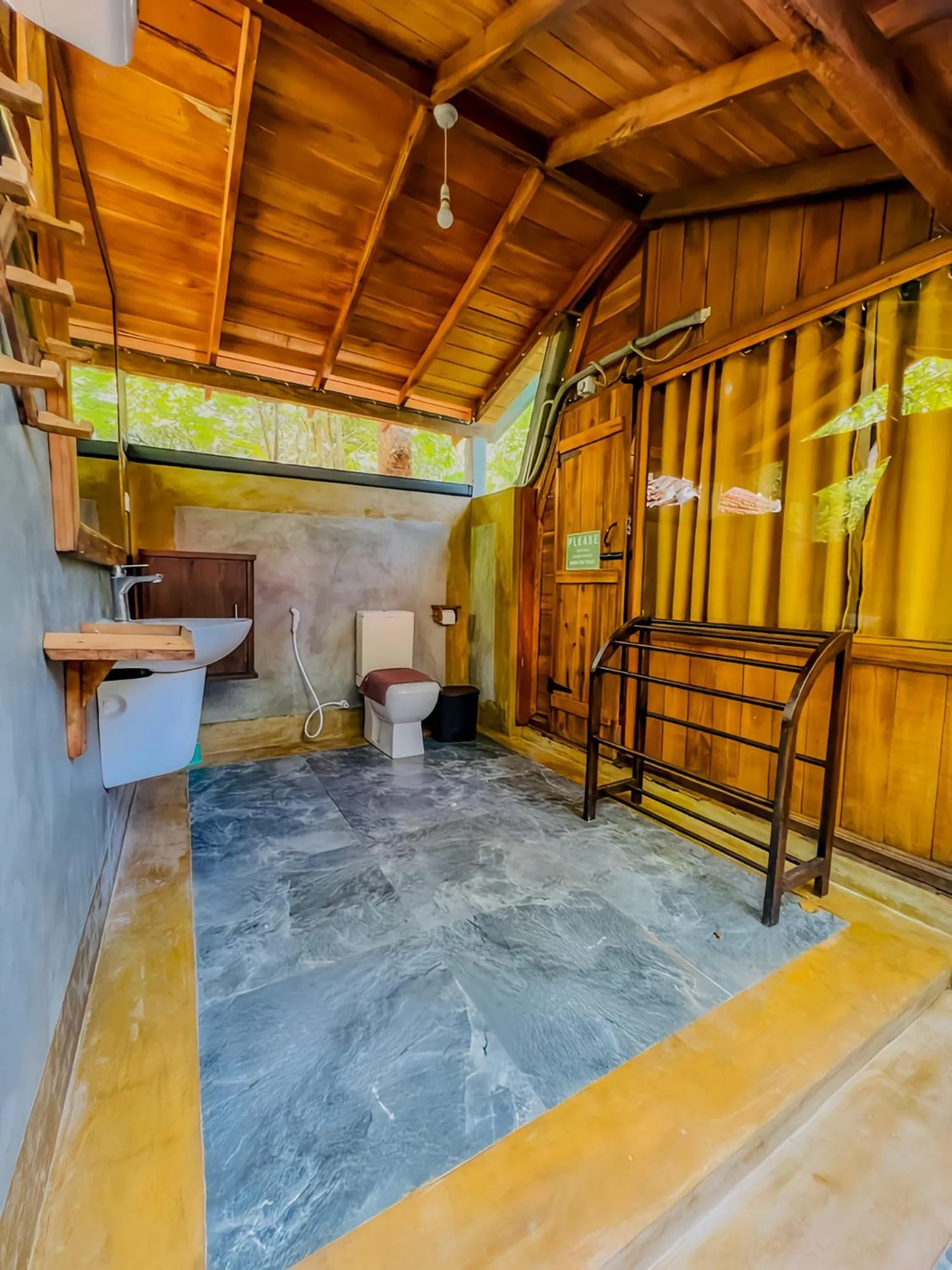 Habarana Tree House Ambasewana Resort