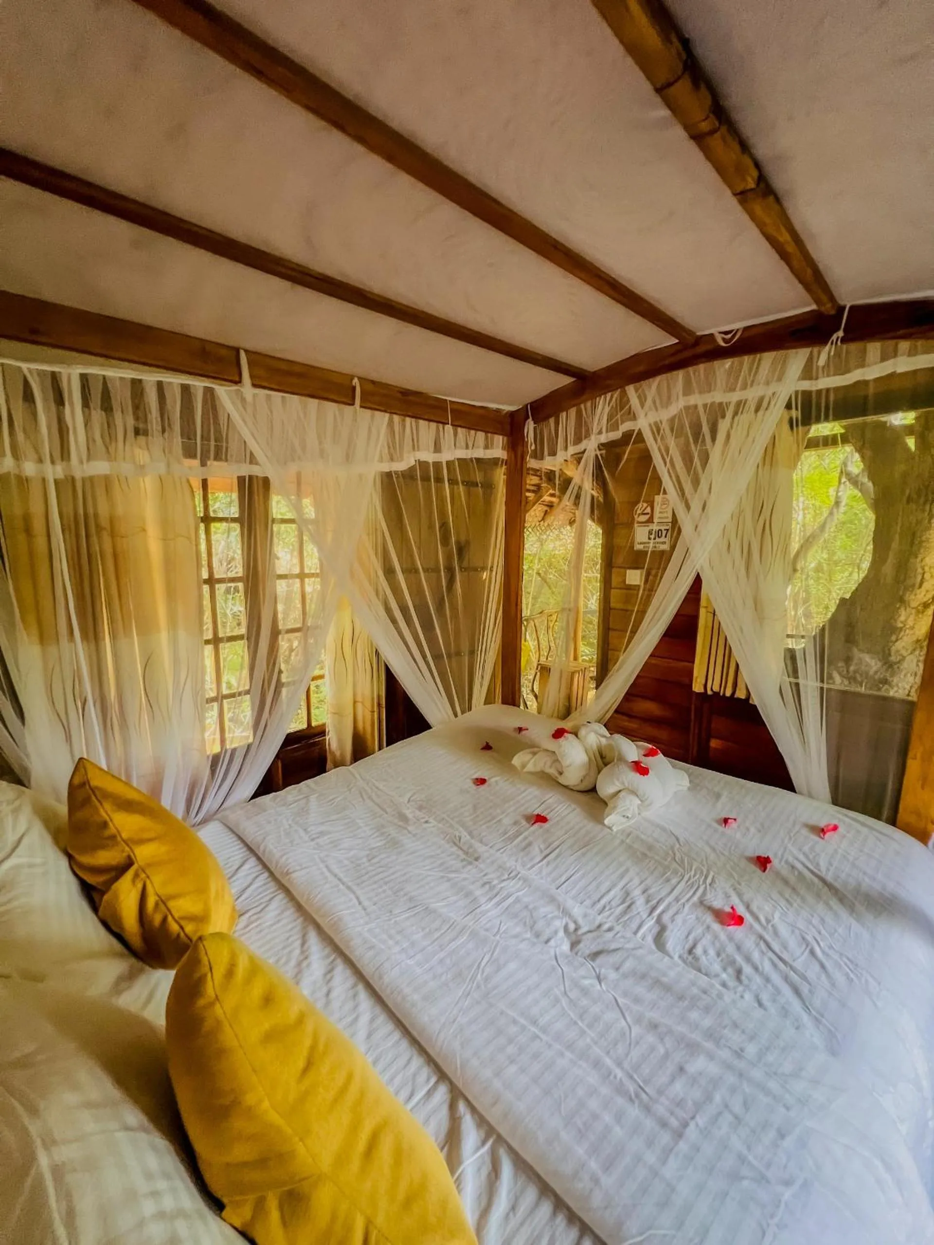 Bed in Habarana Tree House Ambasewana Resort