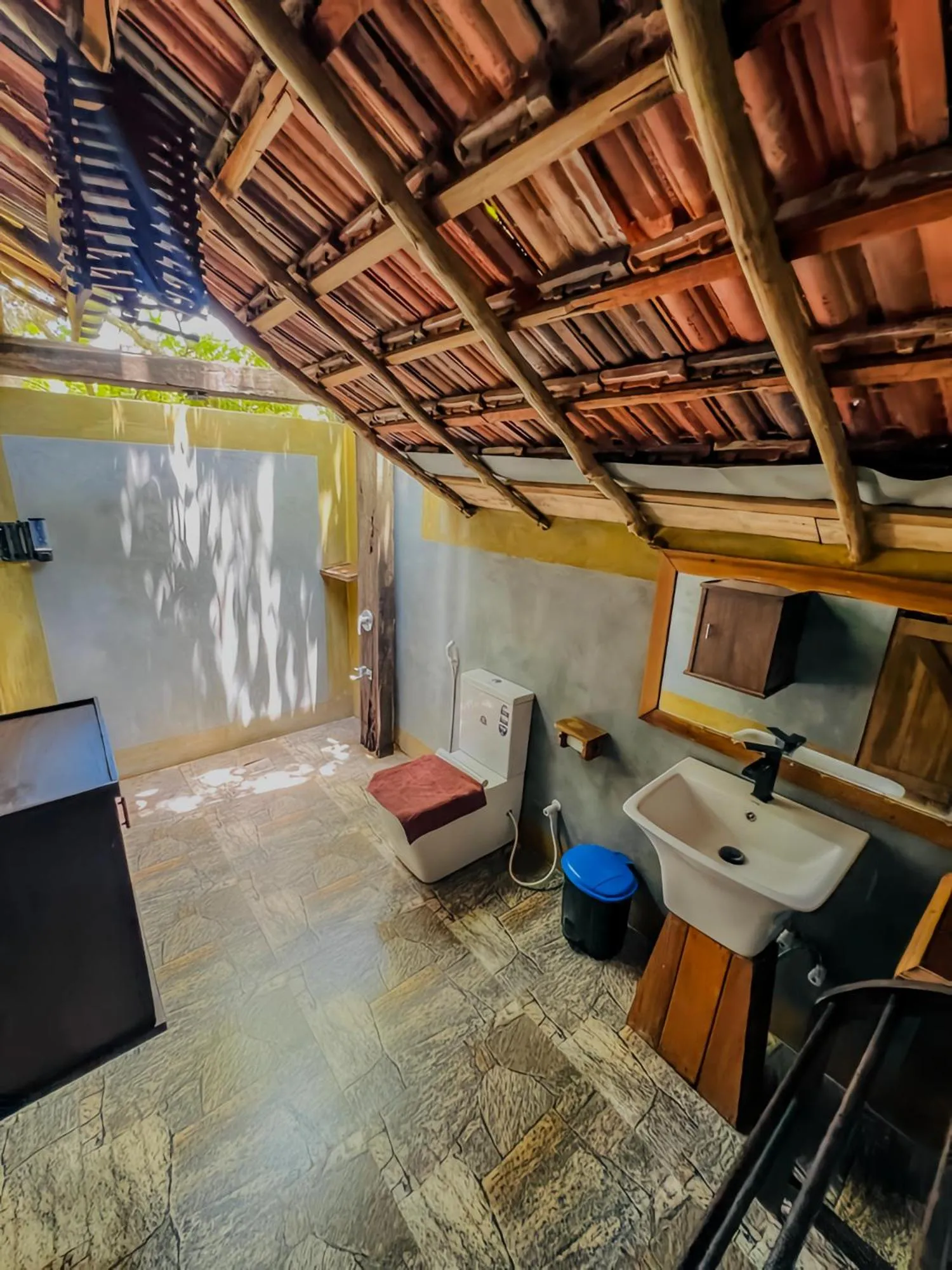 Habarana Tree House Ambasewana Resort