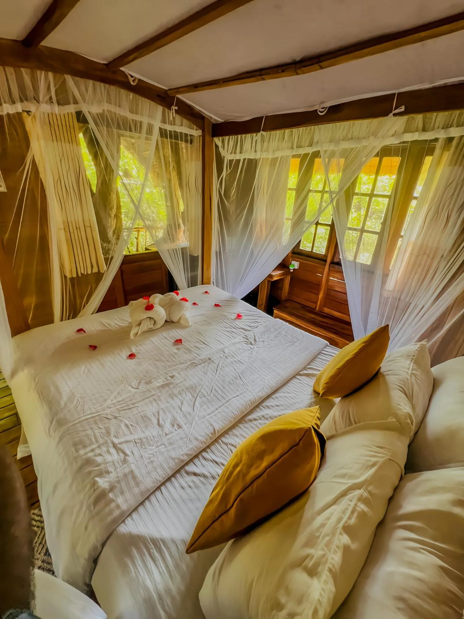 Bed in Habarana Tree House Ambasewana Resort