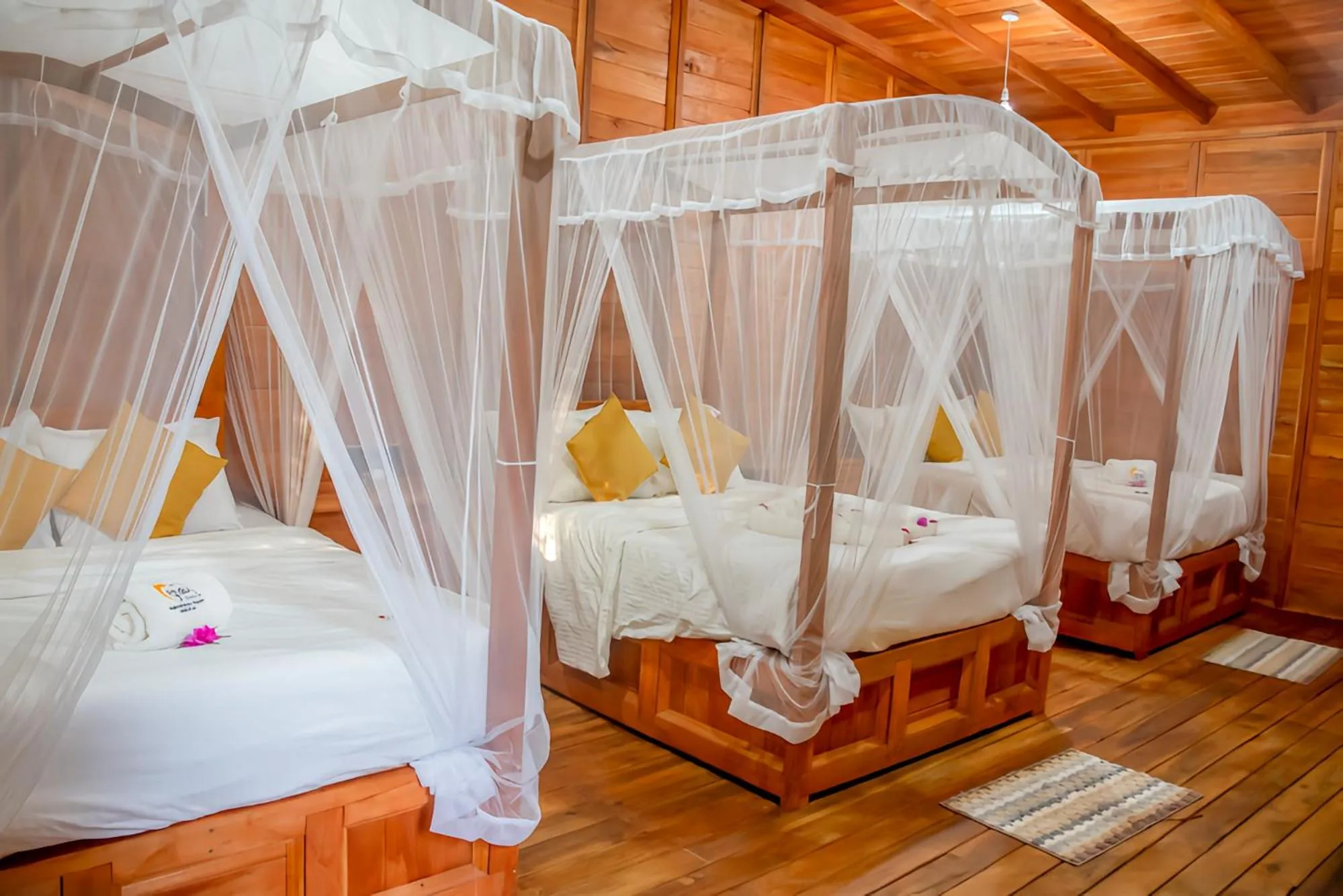 Bed in Habarana Tree House Ambasewana Resort