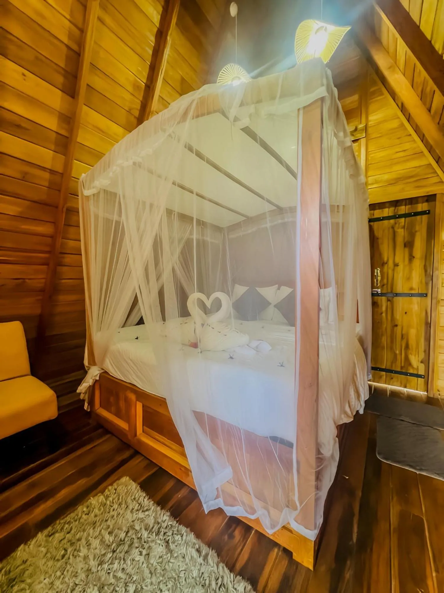 Bed in Habarana Tree House Ambasewana Resort