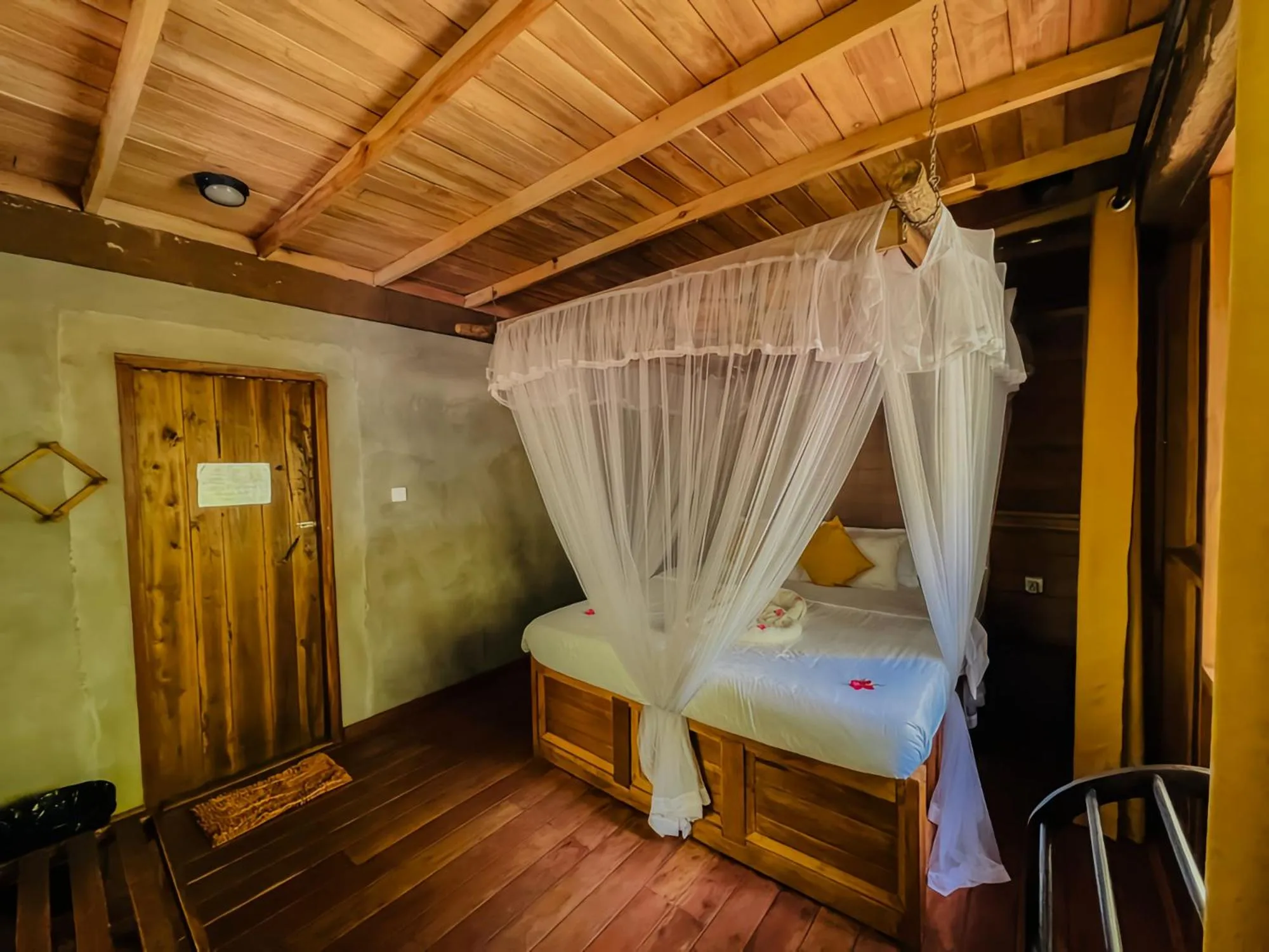 Bed in Habarana Tree House Ambasewana Resort