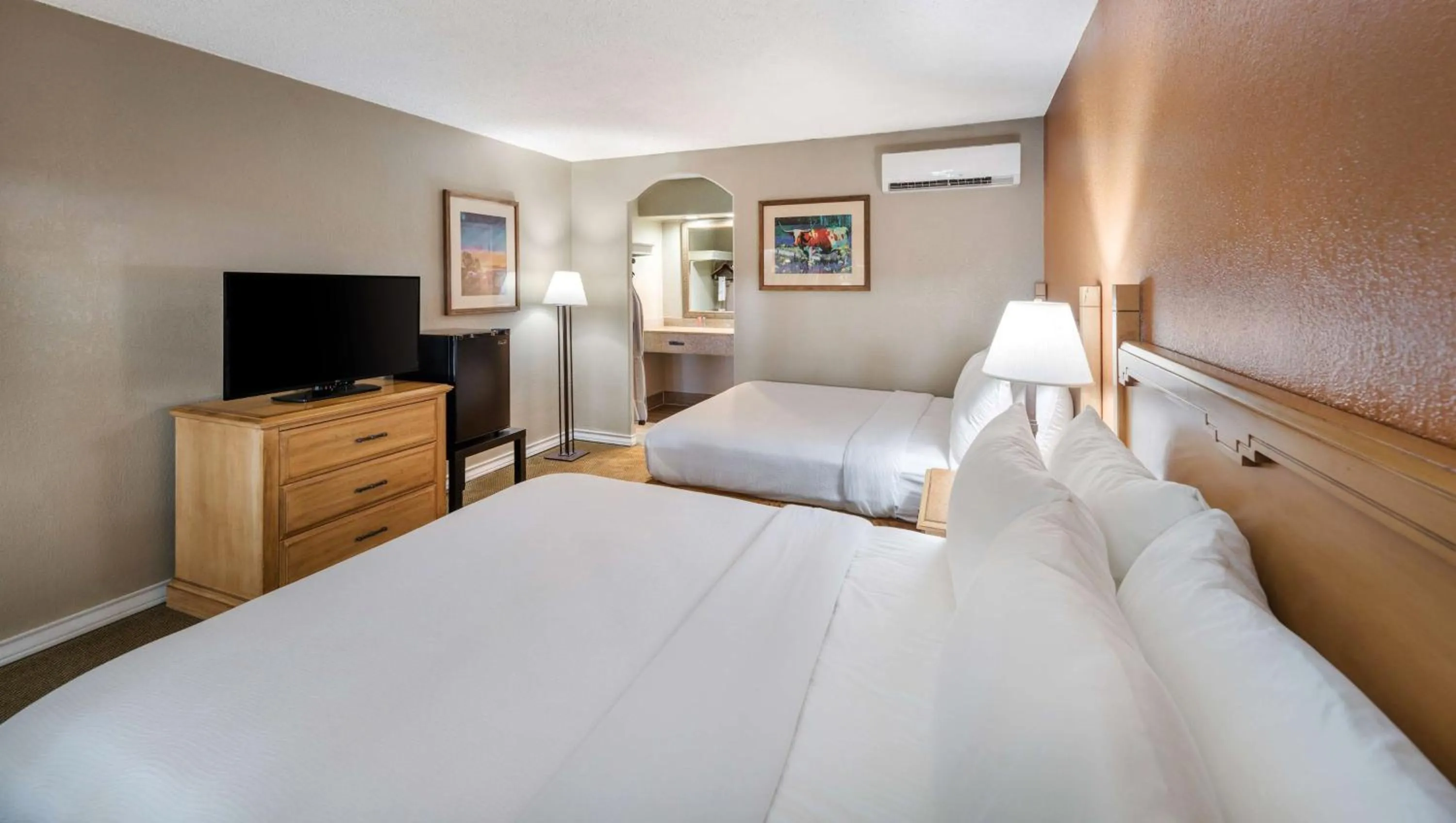 Bedroom, Bed in Pearl on the Concho