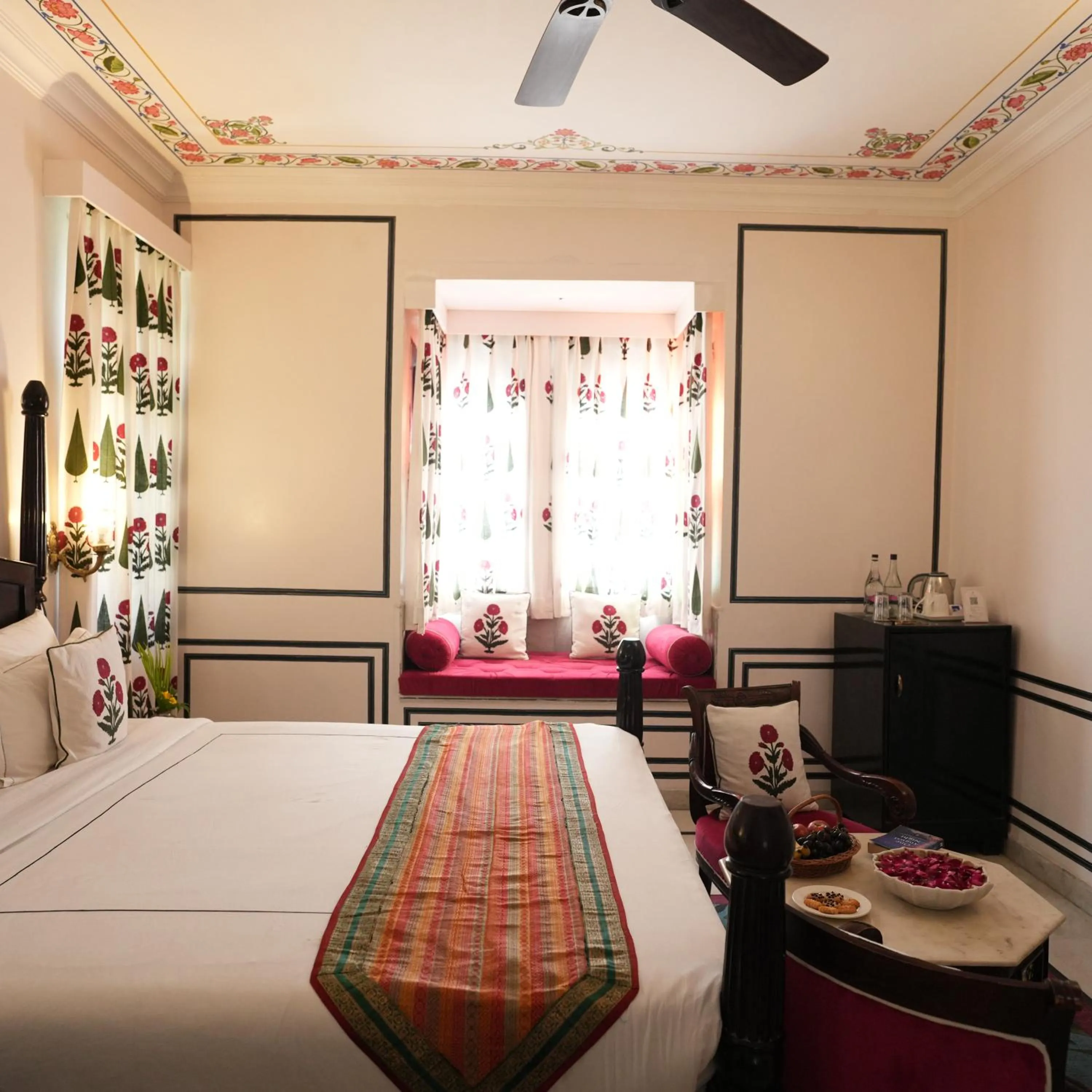 Bed in Kaner Bagh A Heritage Boutique Hotel