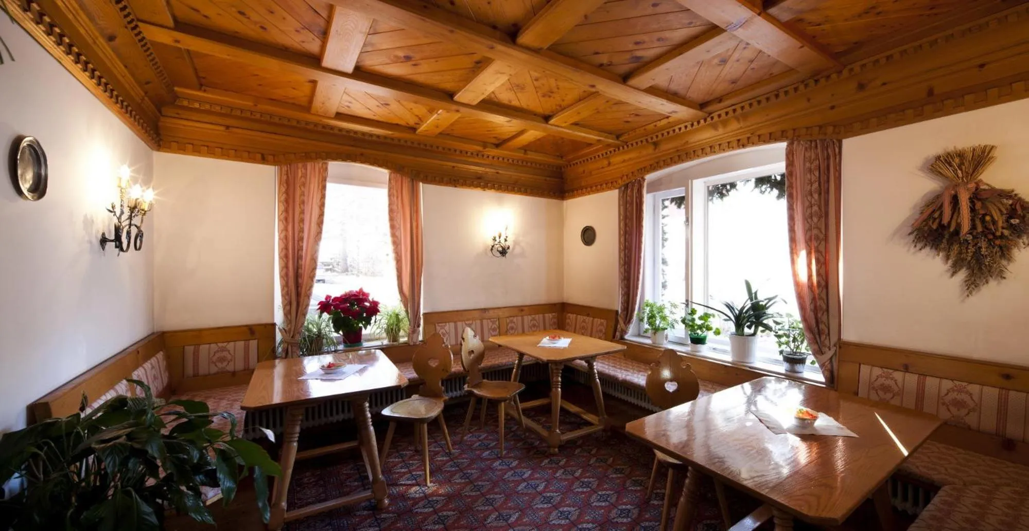 Communal lounge/ TV room in Hotel Bellaria - Cortina d'Ampezzo