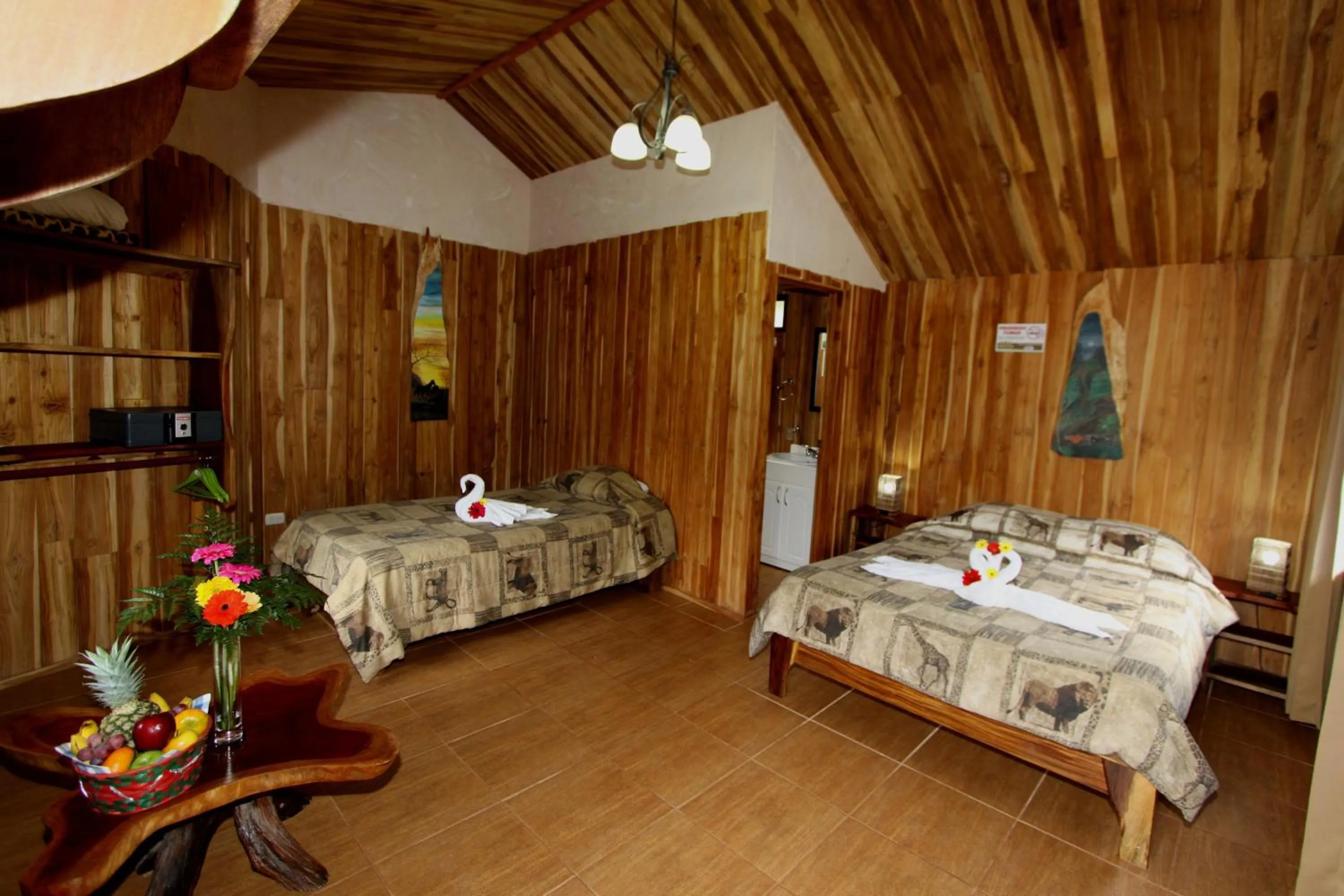 Photo of the whole room, Bed in Historias Lodge