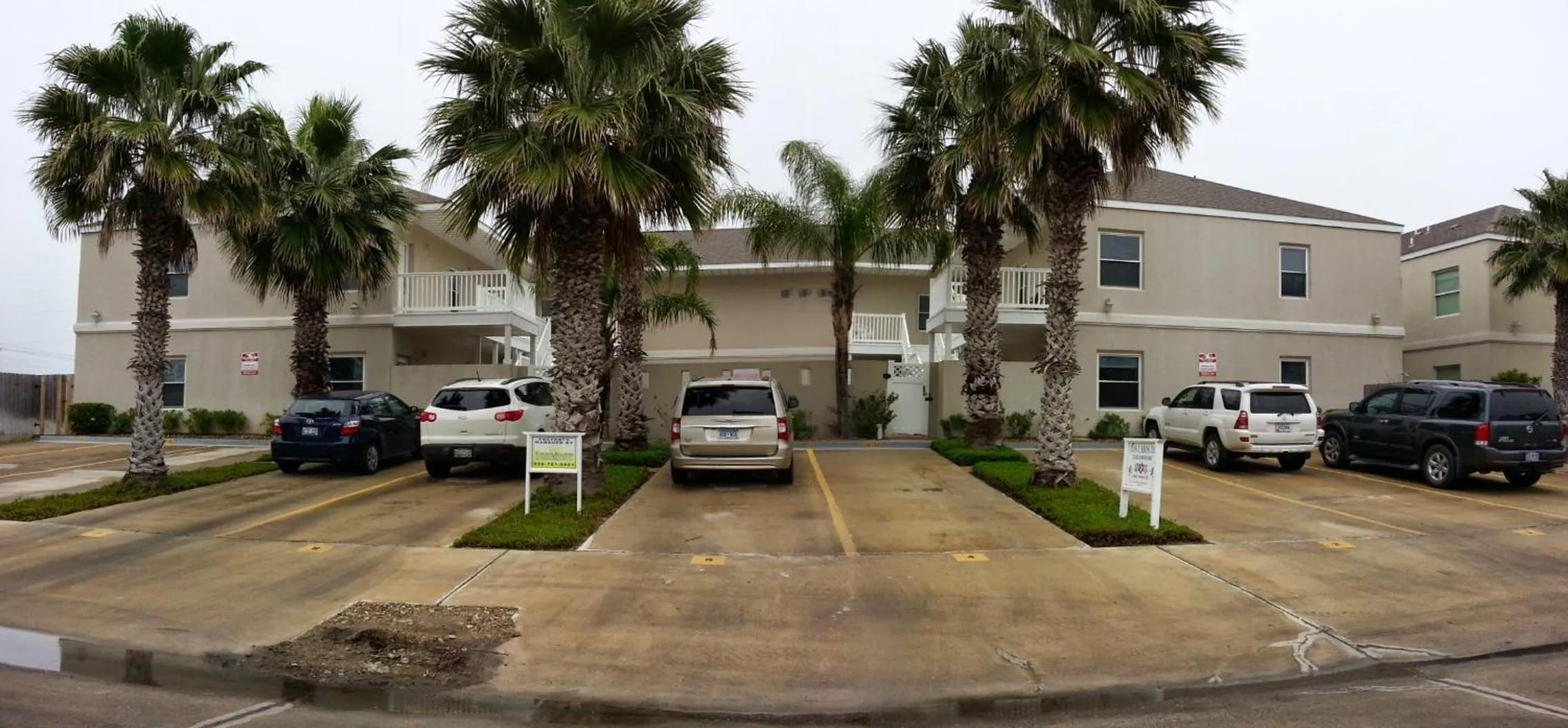 Facade/entrance in Los Cabos III Condominiums