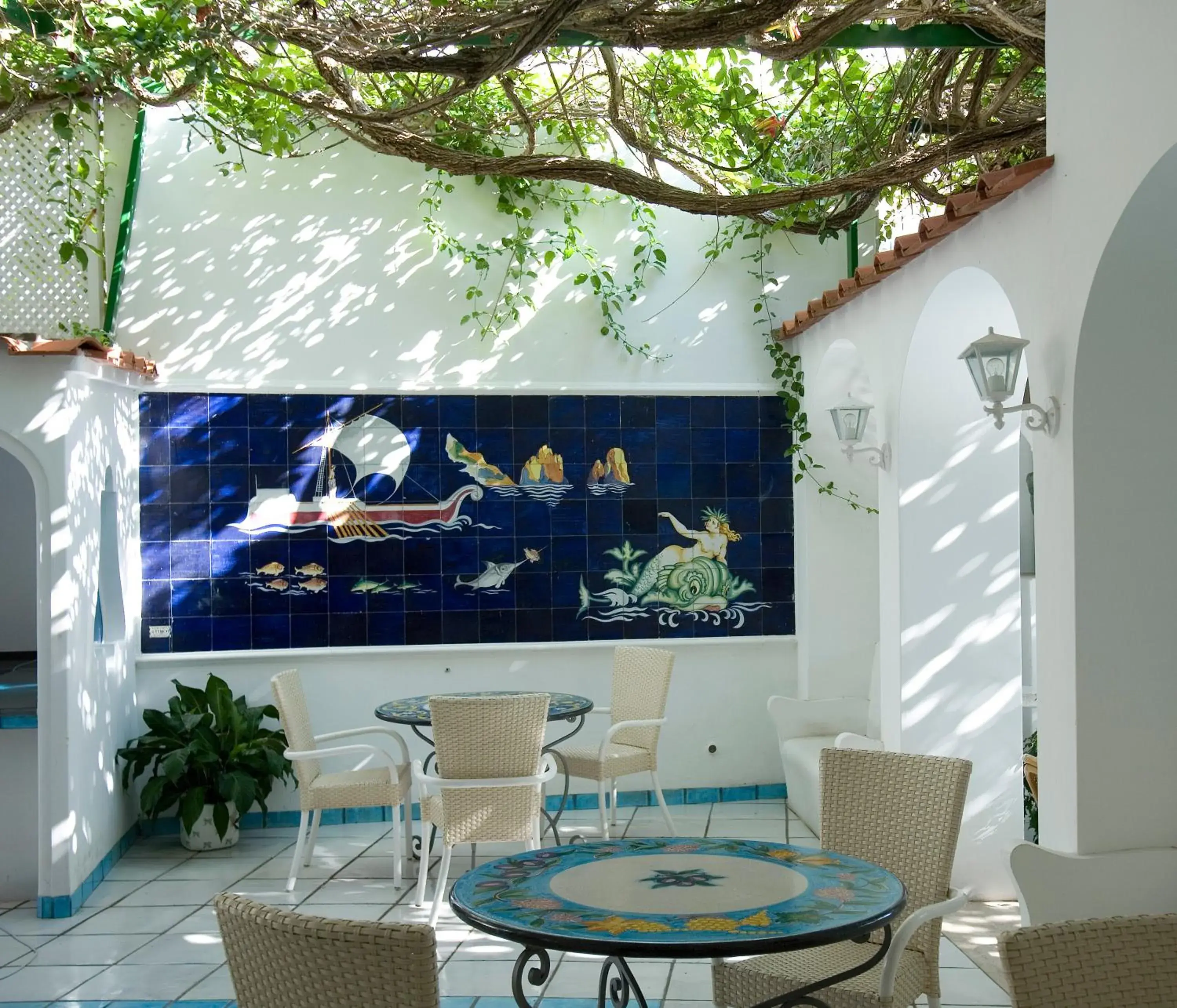 Facade/entrance in Albergo Gatto Bianco Facade/entrance in Albergo Gatto Bianco