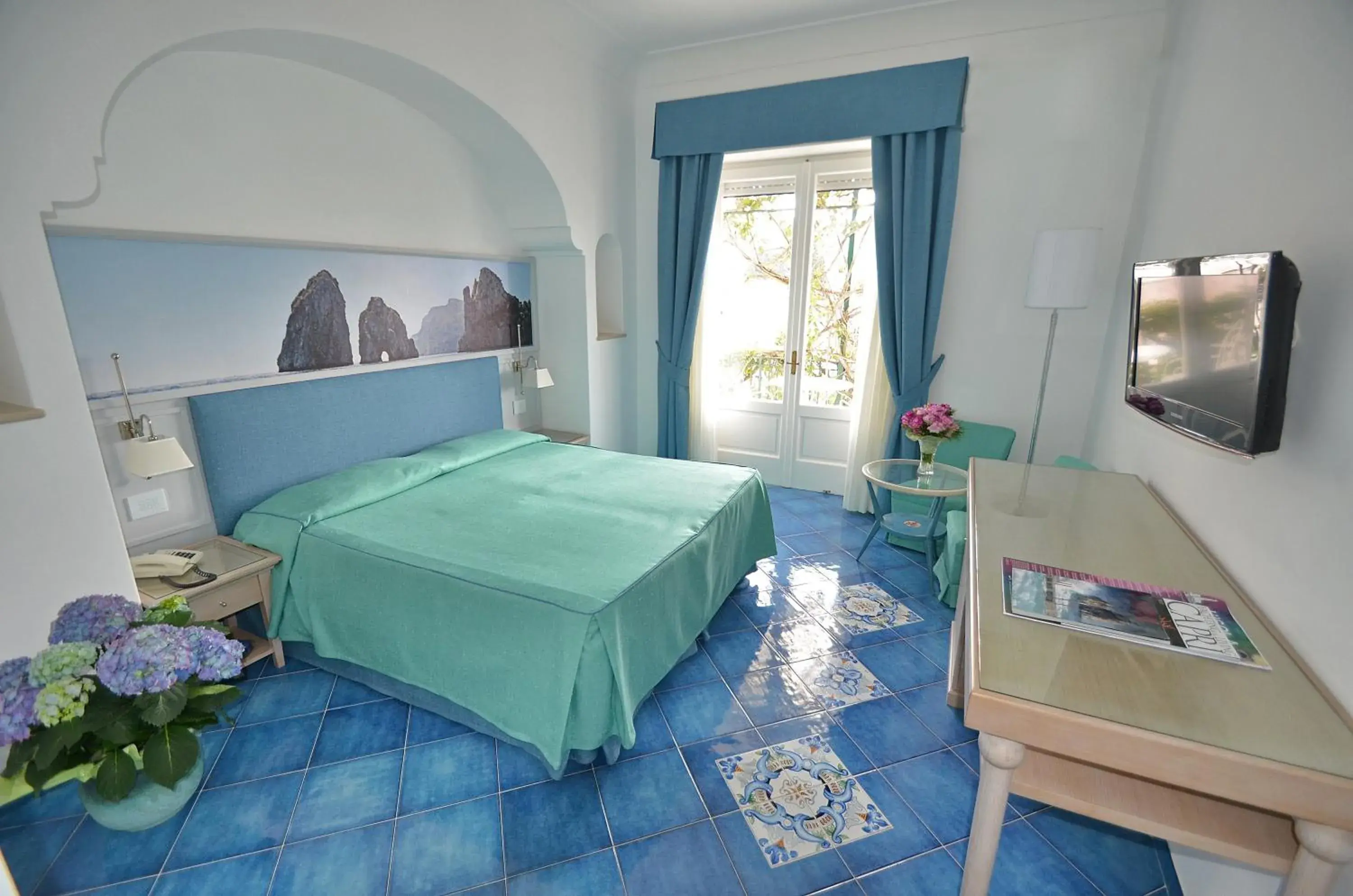 Photo of the whole room, Bed in Albergo Gatto Bianco Photo of the whole room, Bed in Albergo Gatto Bianco