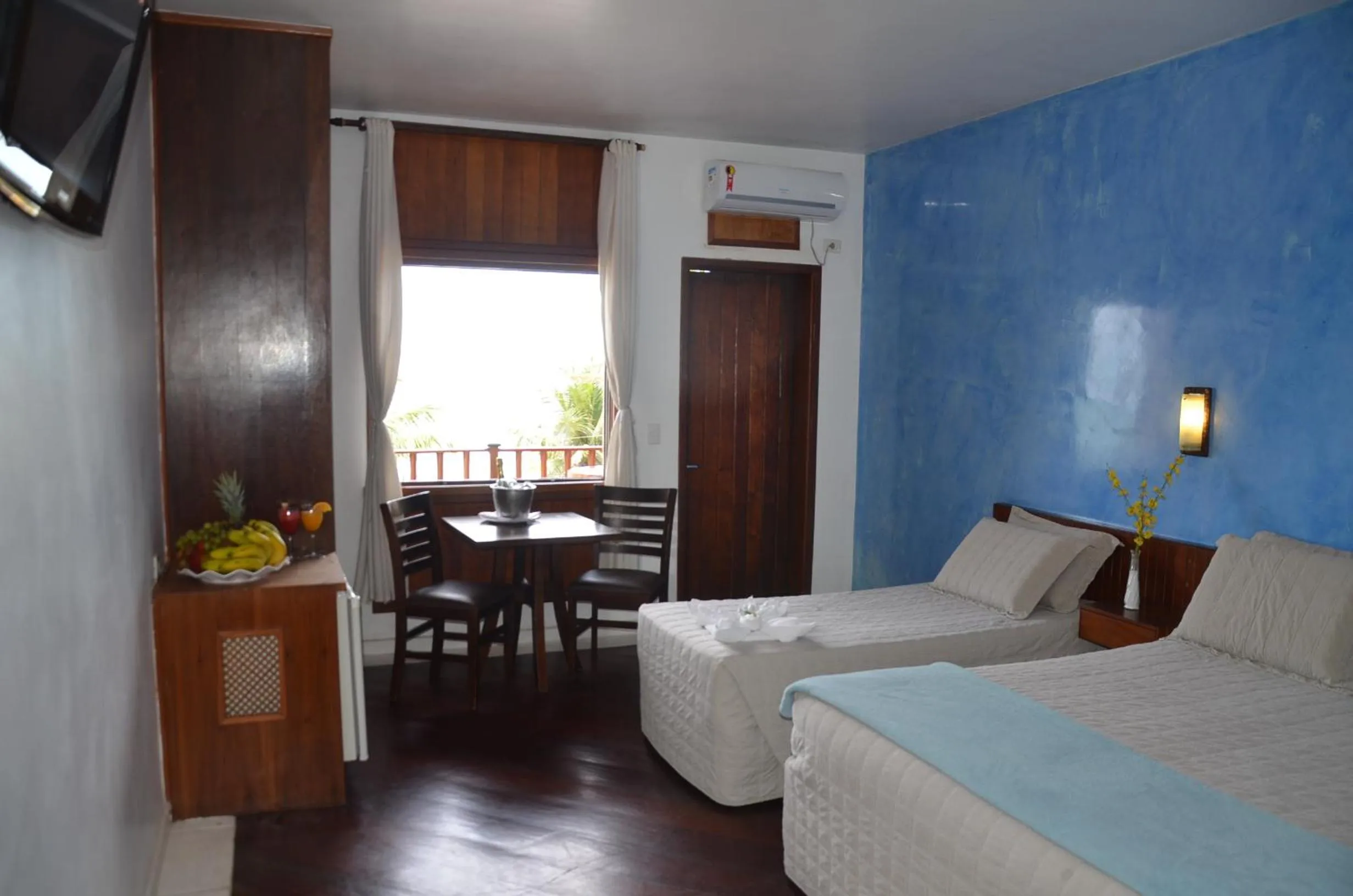 Photo of the whole room, Bed in Senses Praia Hotel