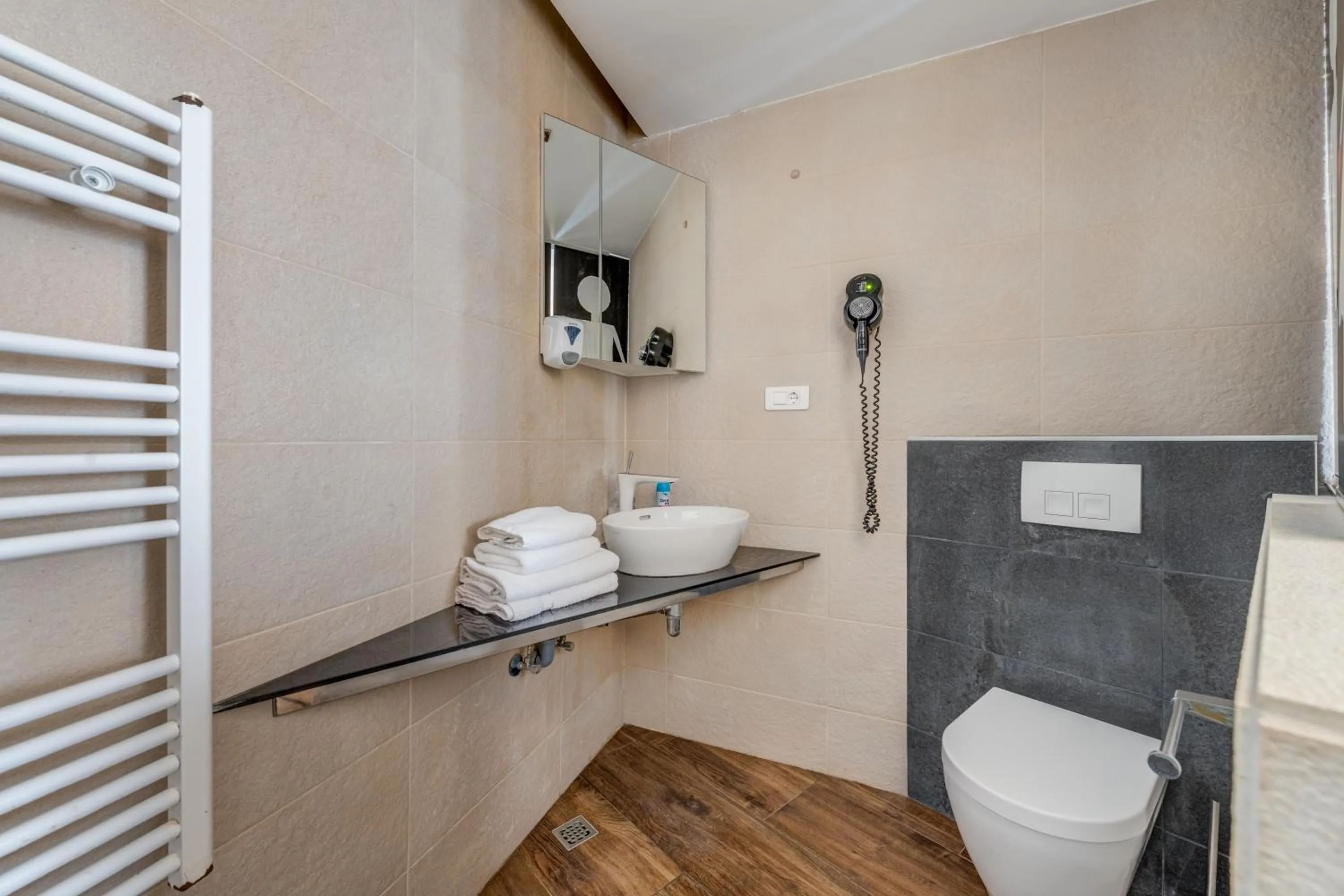 Toilet in Versi & Note Luxury Rooms