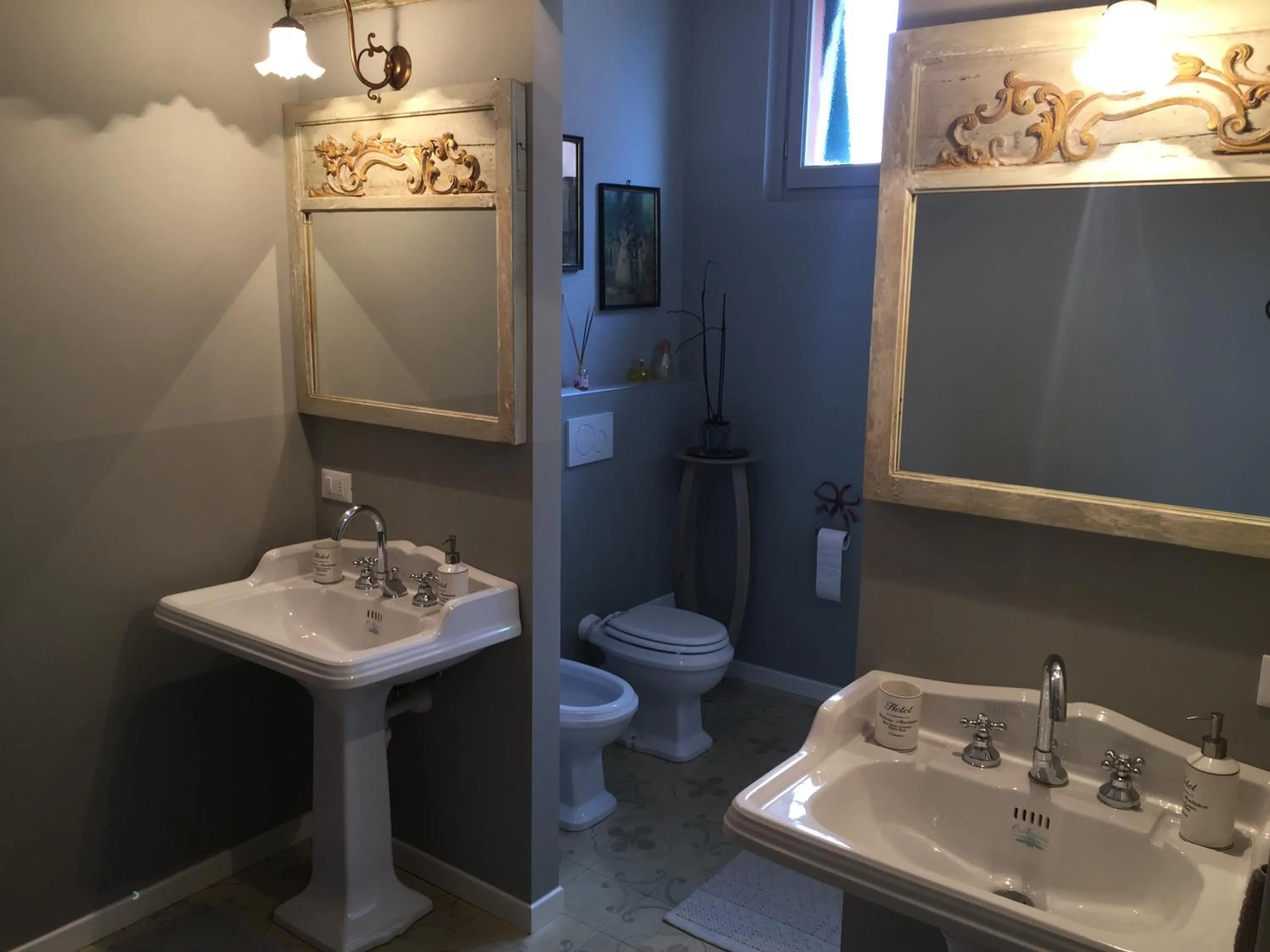 Bathroom in Il Vecchio Teatro