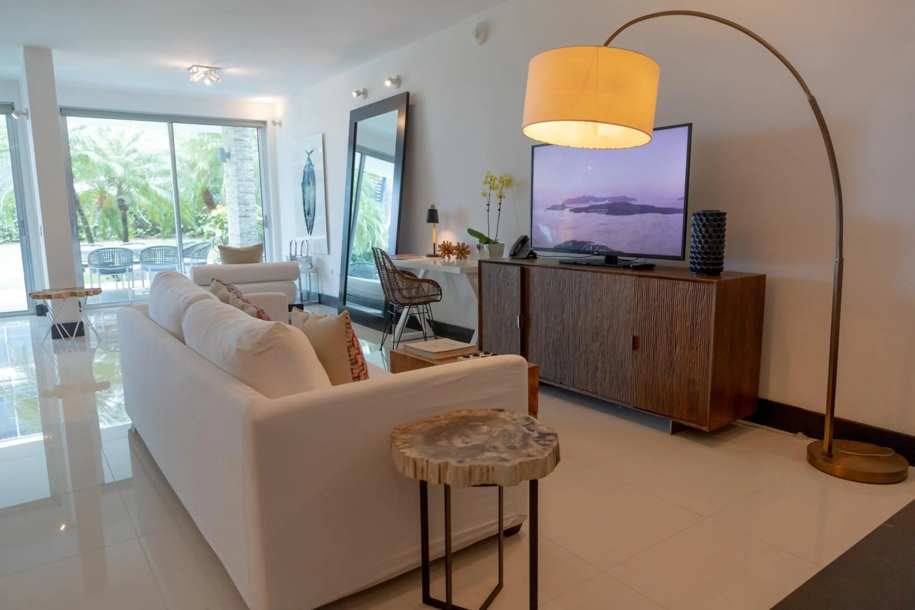 Communal lounge/ TV room in The Ocean Club, a Luxury Collection Resort, Costa Norte