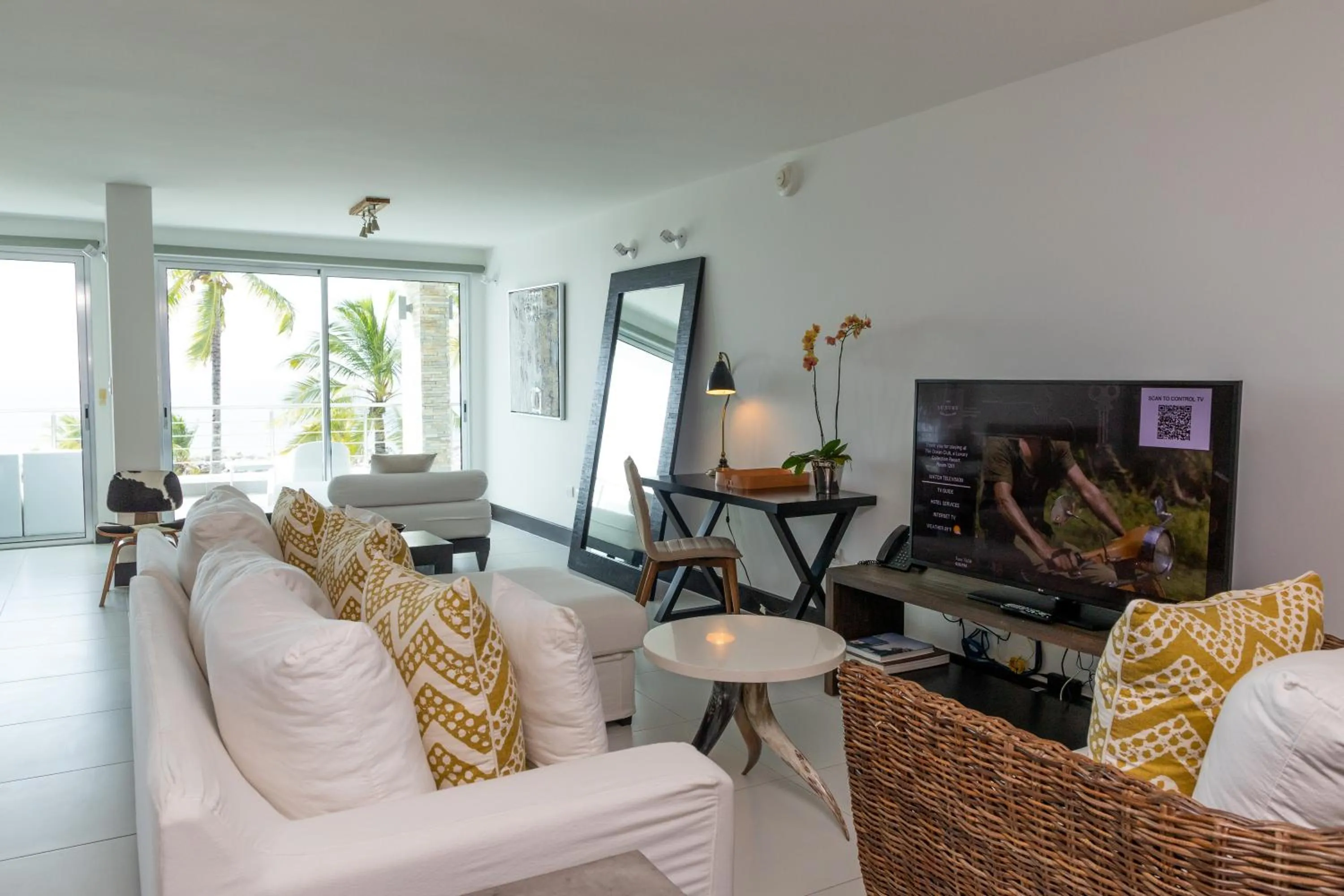 Living room in The Ocean Club, a Luxury Collection Resort, Costa Norte