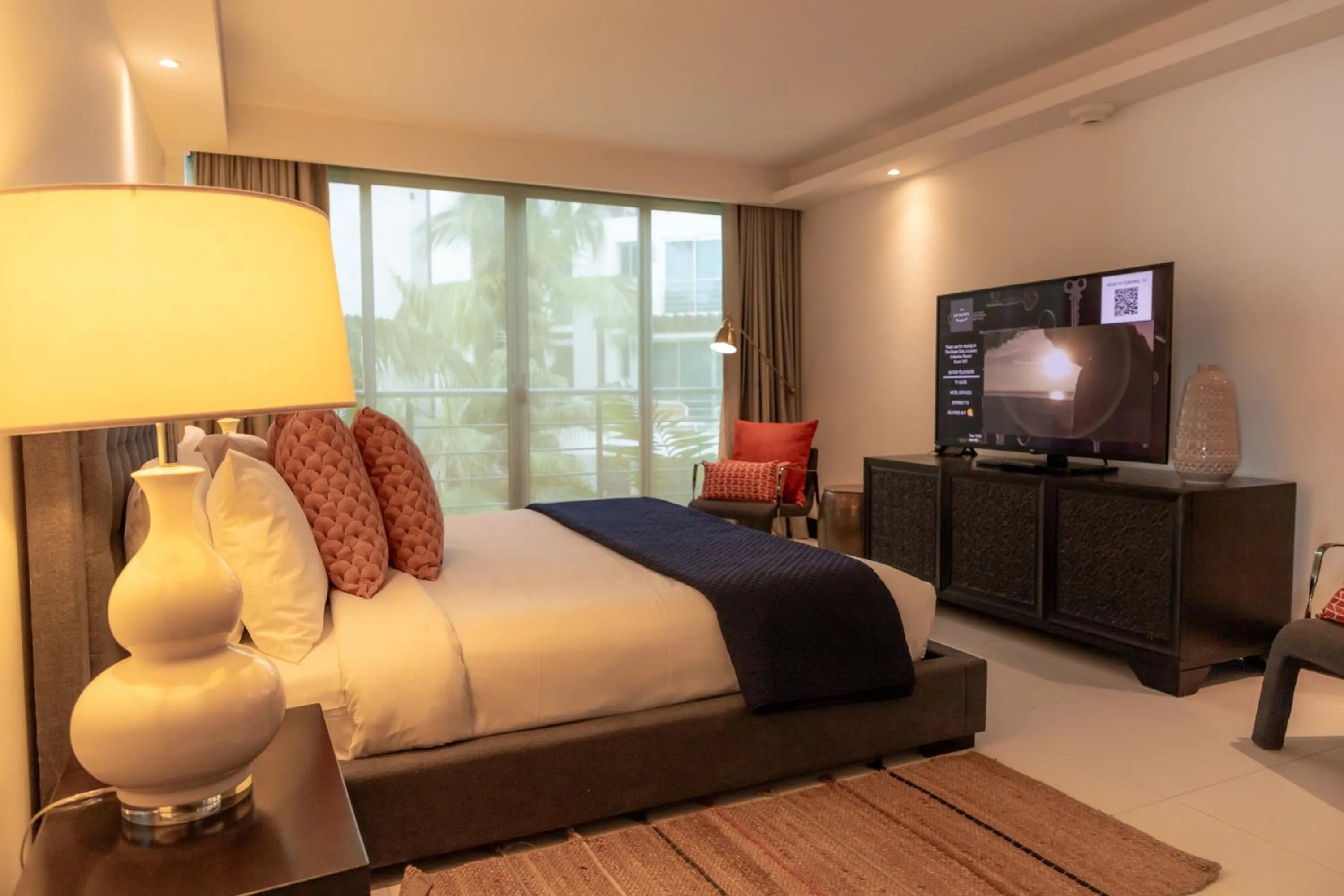 Photo of the whole room, Bed in The Ocean Club, a Luxury Collection Resort, Costa Norte