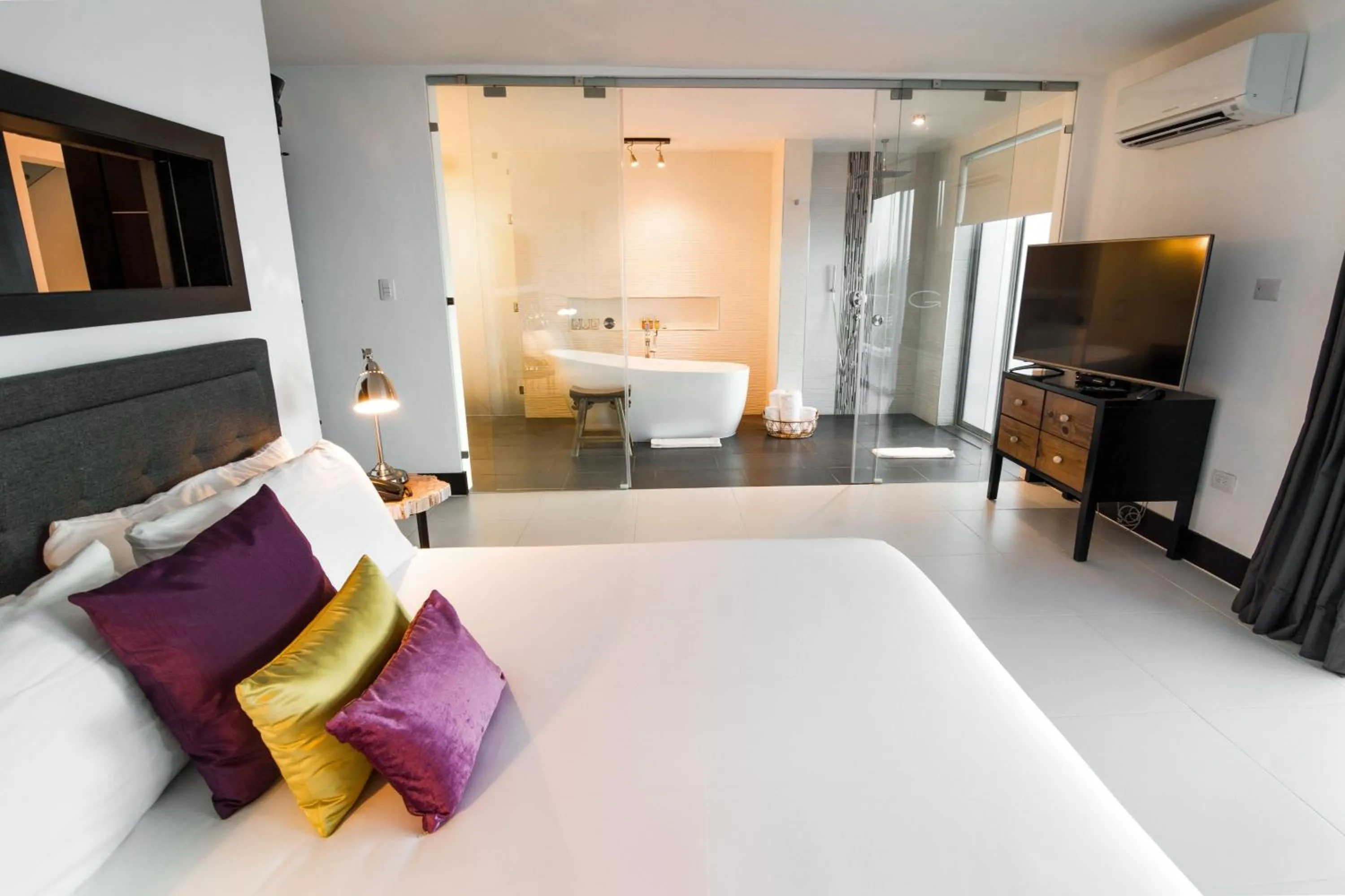 Bedroom, Bed in The Ocean Club, a Luxury Collection Resort, Costa Norte