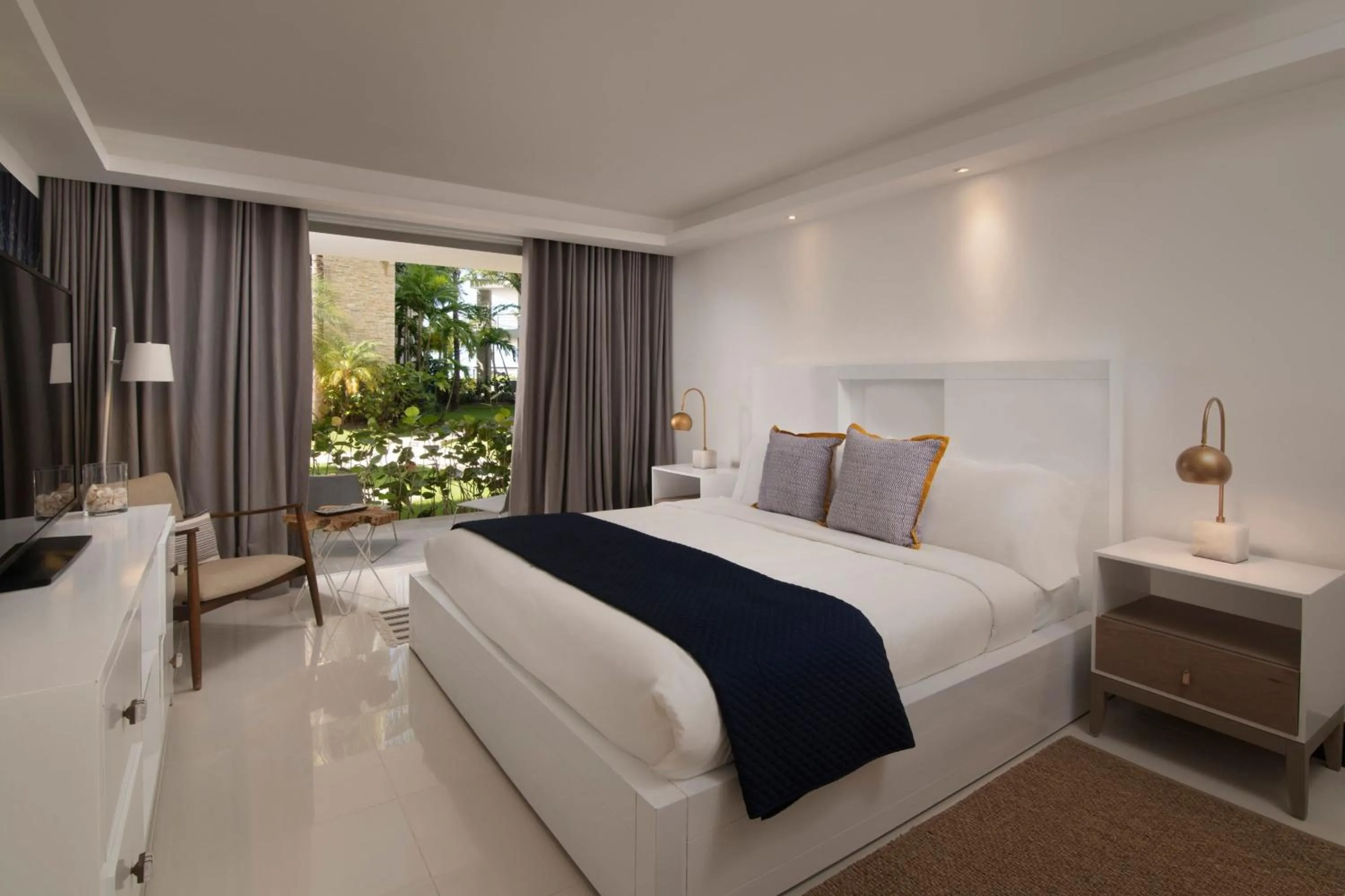 Bedroom, Bed in The Ocean Club, a Luxury Collection Resort, Costa Norte