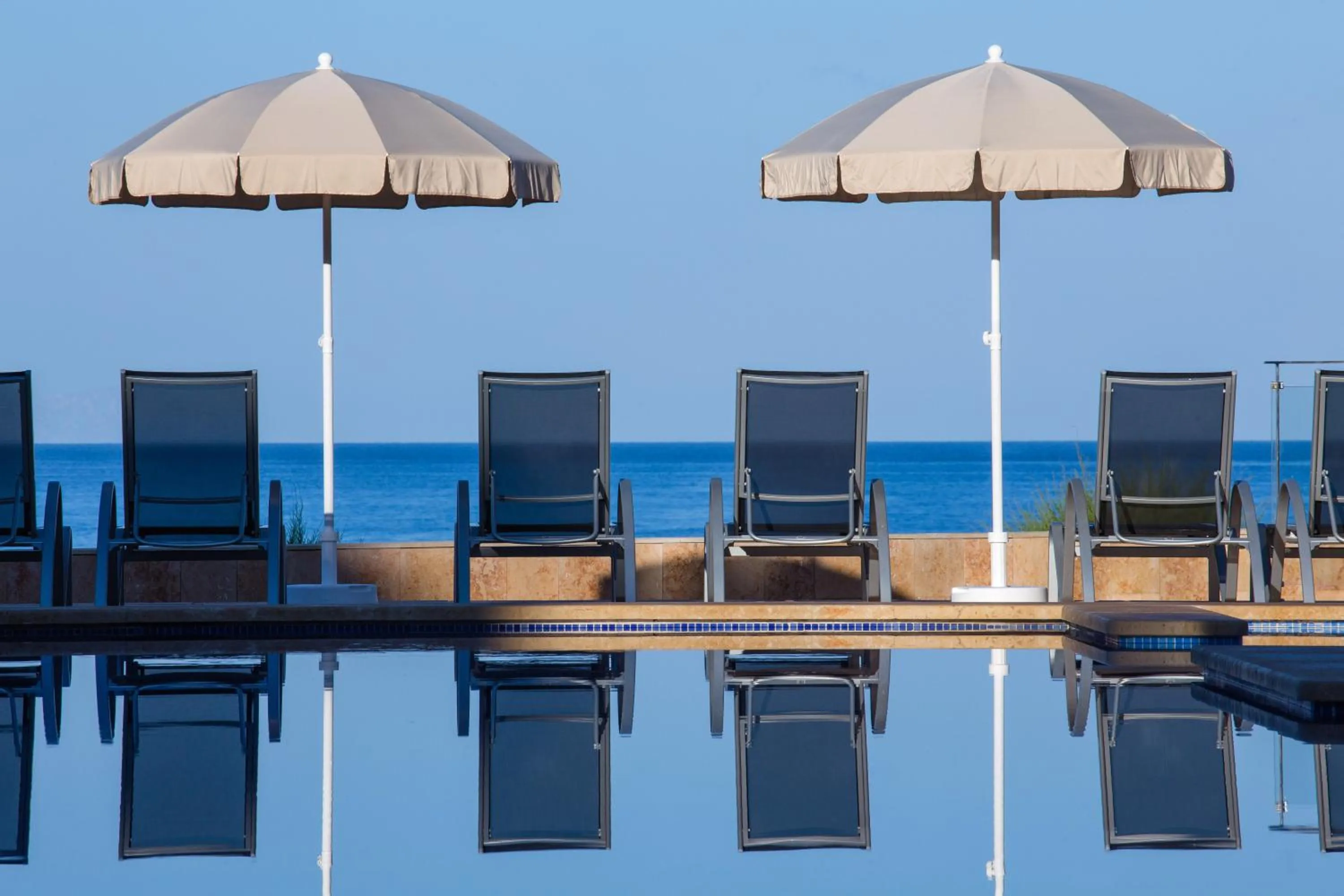 Swimming pool in Aparthotel Caprice Skyline