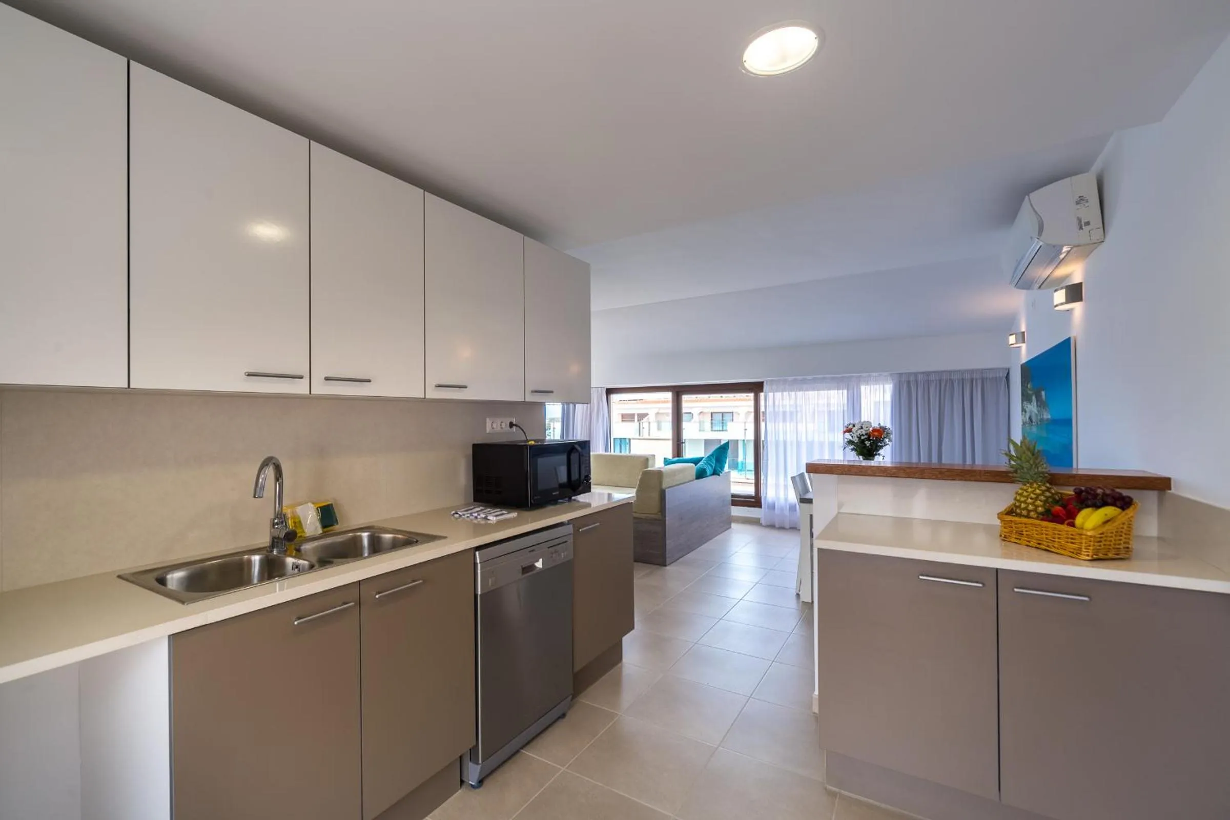 Kitchen or kitchenette in Aparthotel Caprice Skyline