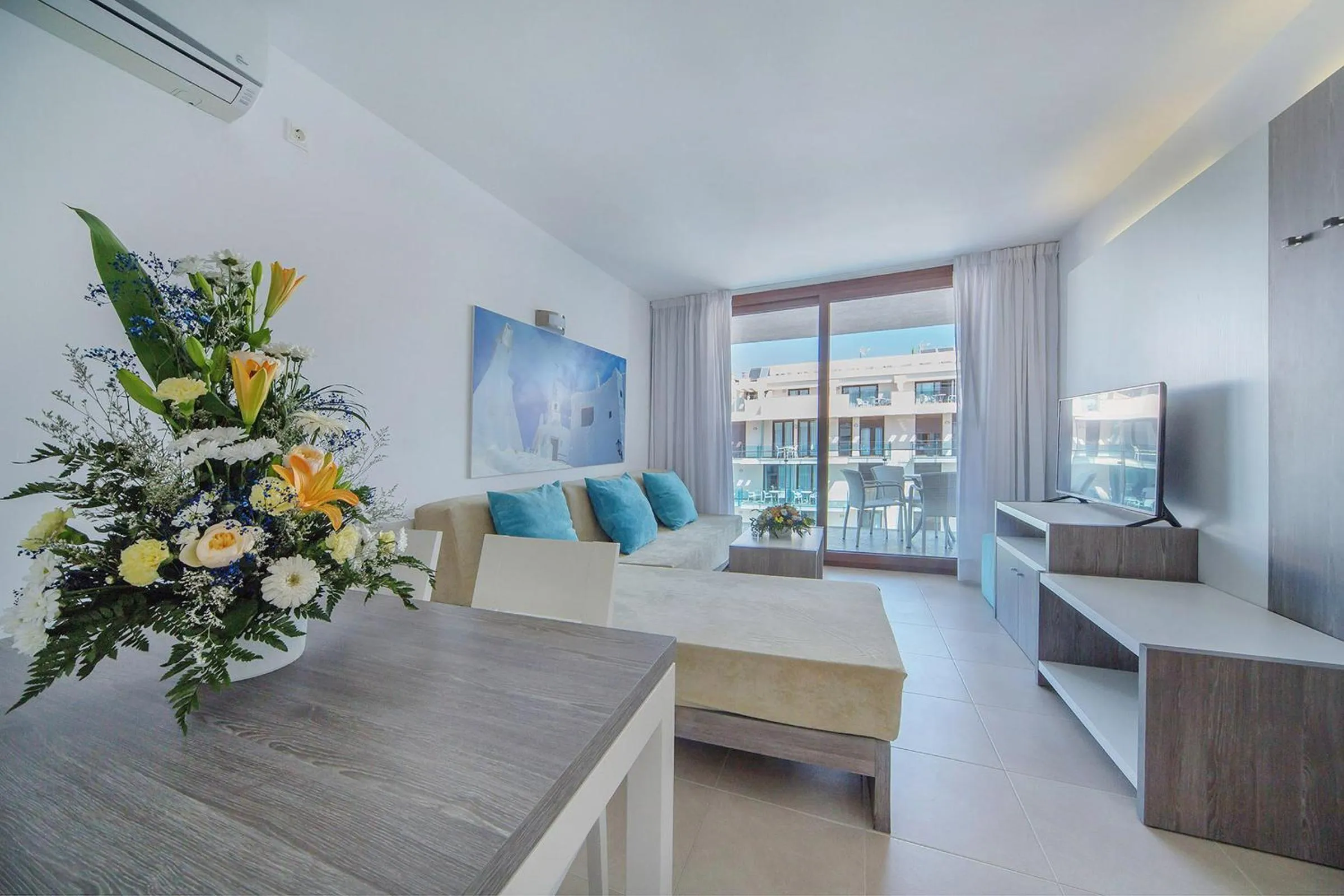 Living room in Aparthotel Caprice Skyline