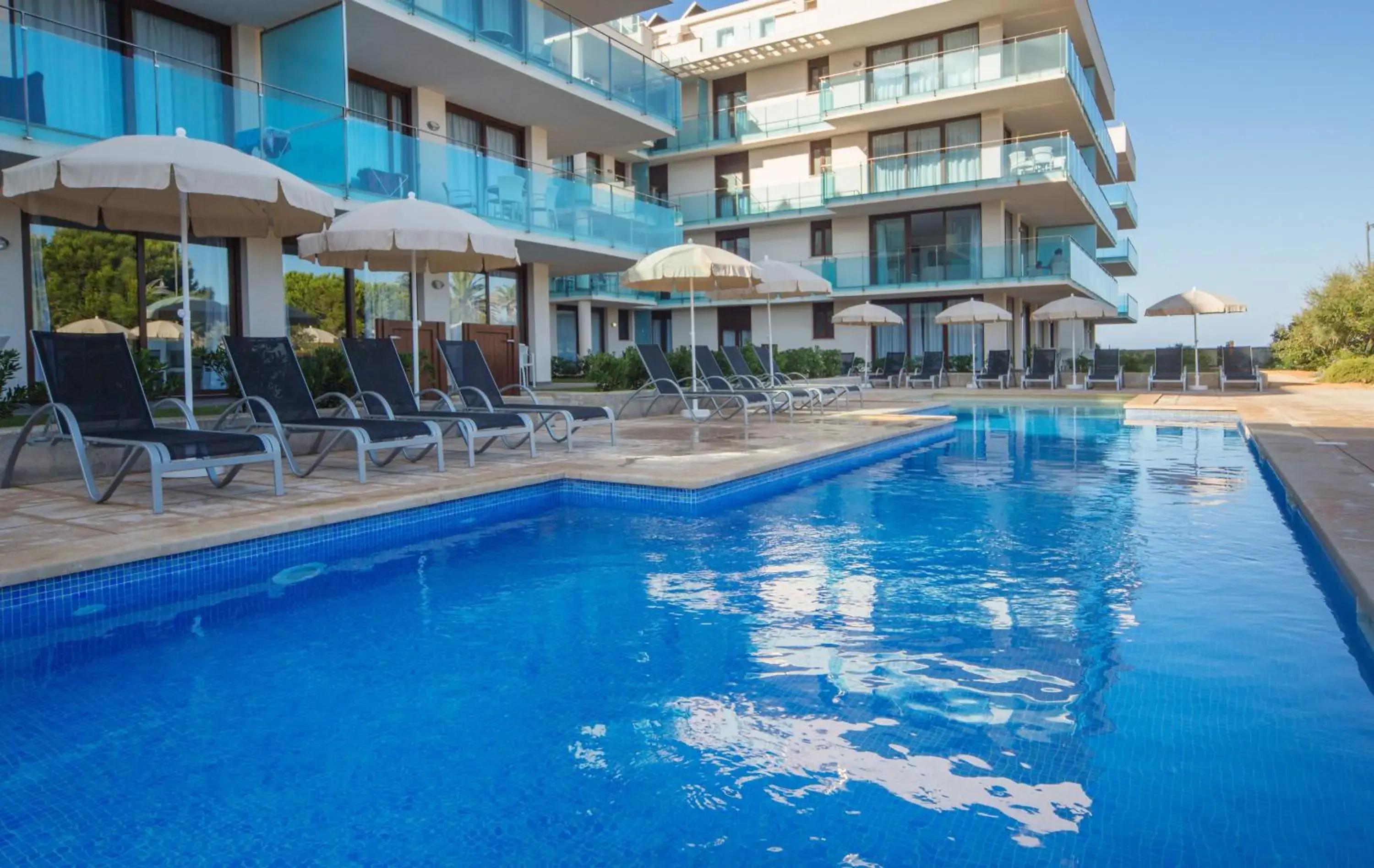 Swimming pool in Aparthotel Ferrer Skyline Swimming pool in Aparthotel Ferrer Skyline