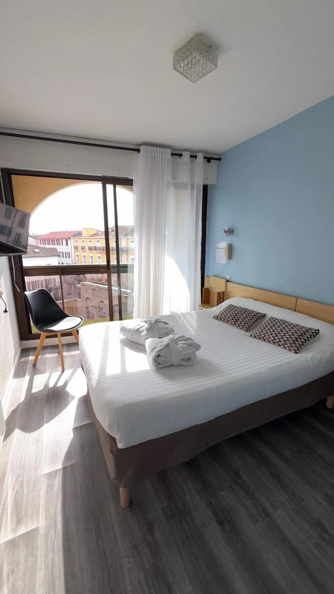 Bedroom, Bed in Hotel Bains Sarrailh